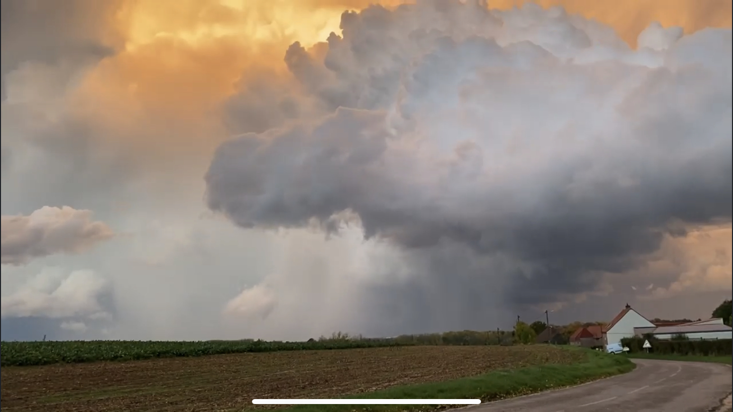 Super cellule orageuse probablement celle de la tornade EF3 de Bihucourt ! - 23/10/2022 18:09 - Mickael Laudes