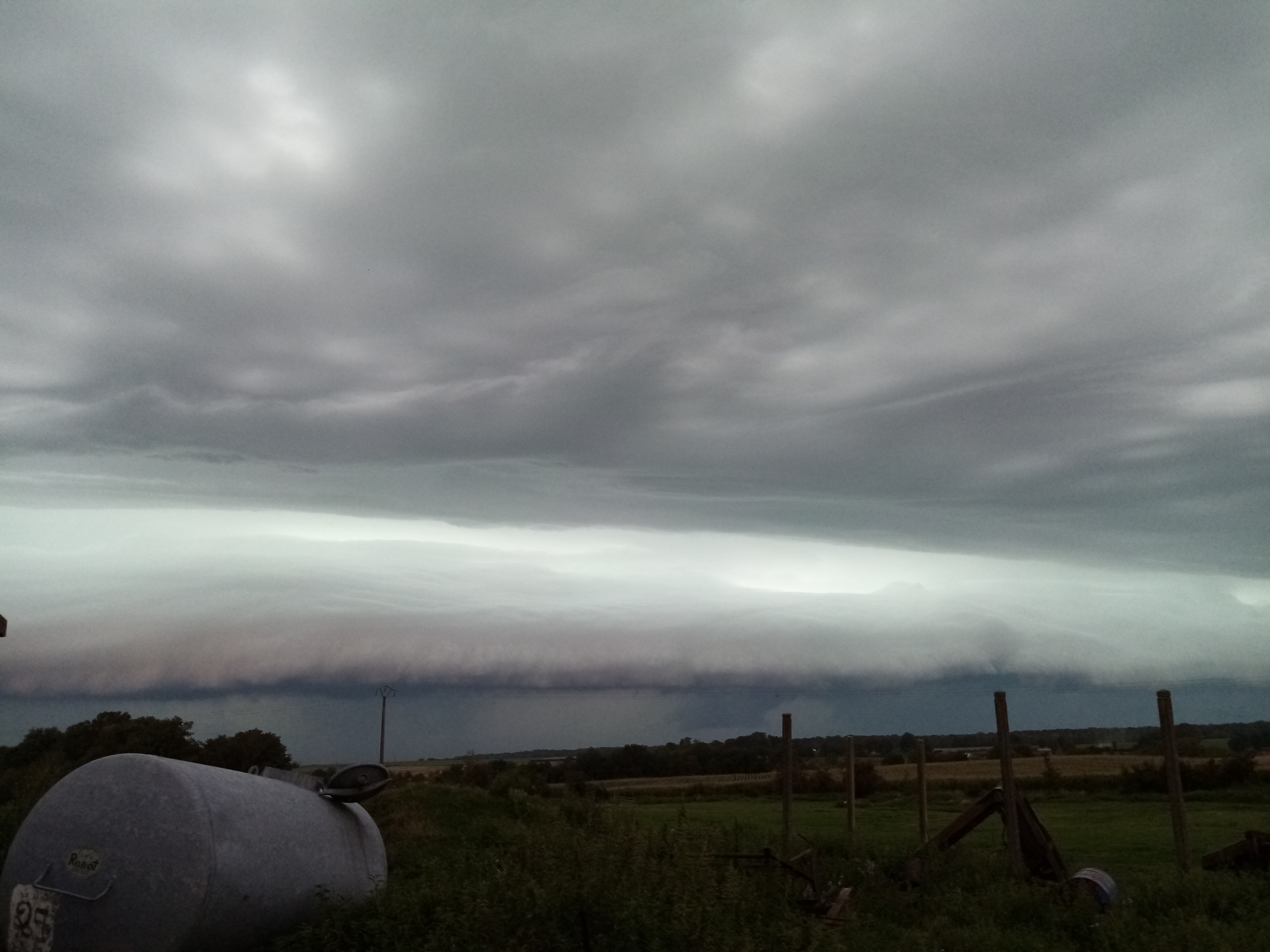 Arcus arrivant sur Jeantes (02) - 24/08/2023 11:06 - André Bastin