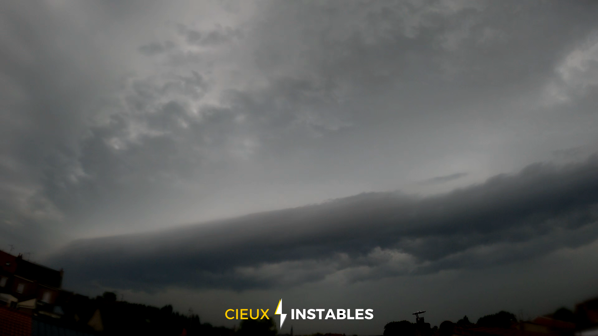 Arcus de l'orage supercellulaire  prés de Lille - 24/08/2023 10:14 - instables cieux
