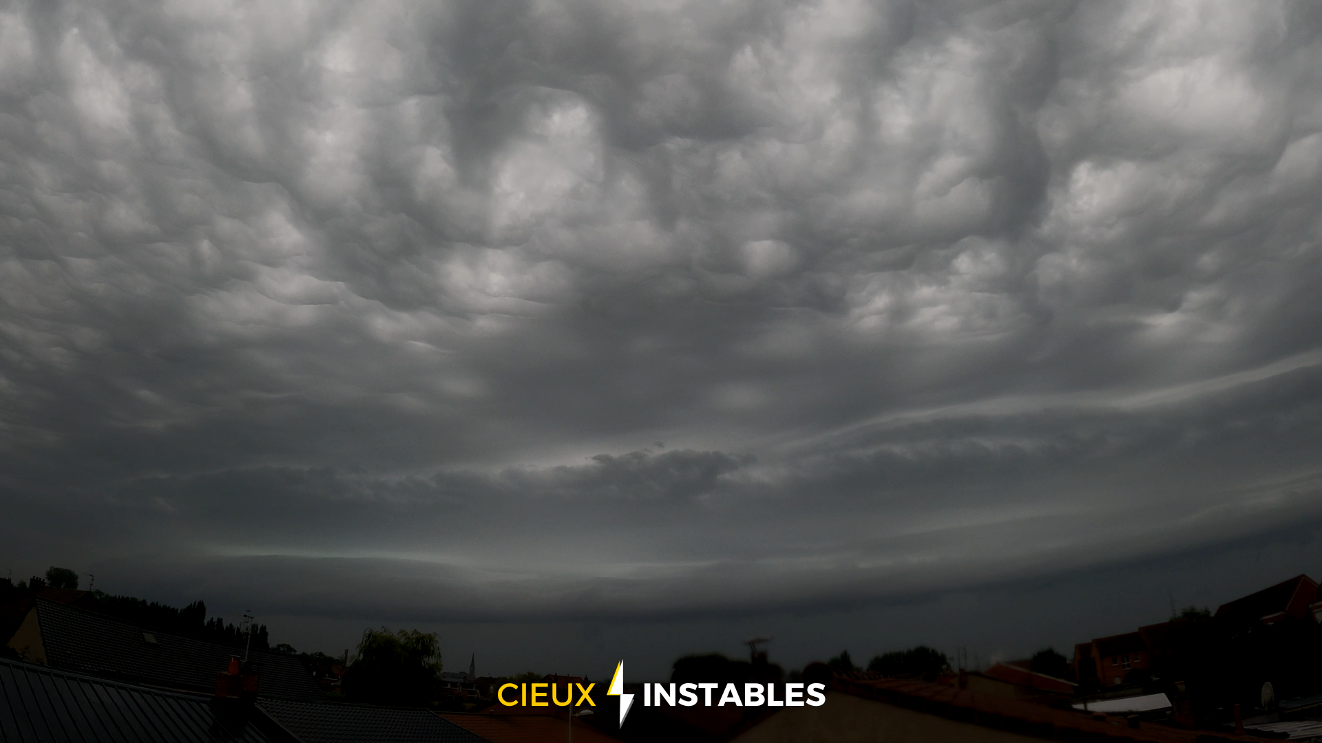 Arcus de l'orage supercellulaire  prés de Lille - 24/08/2023 10:10 - instables cieux