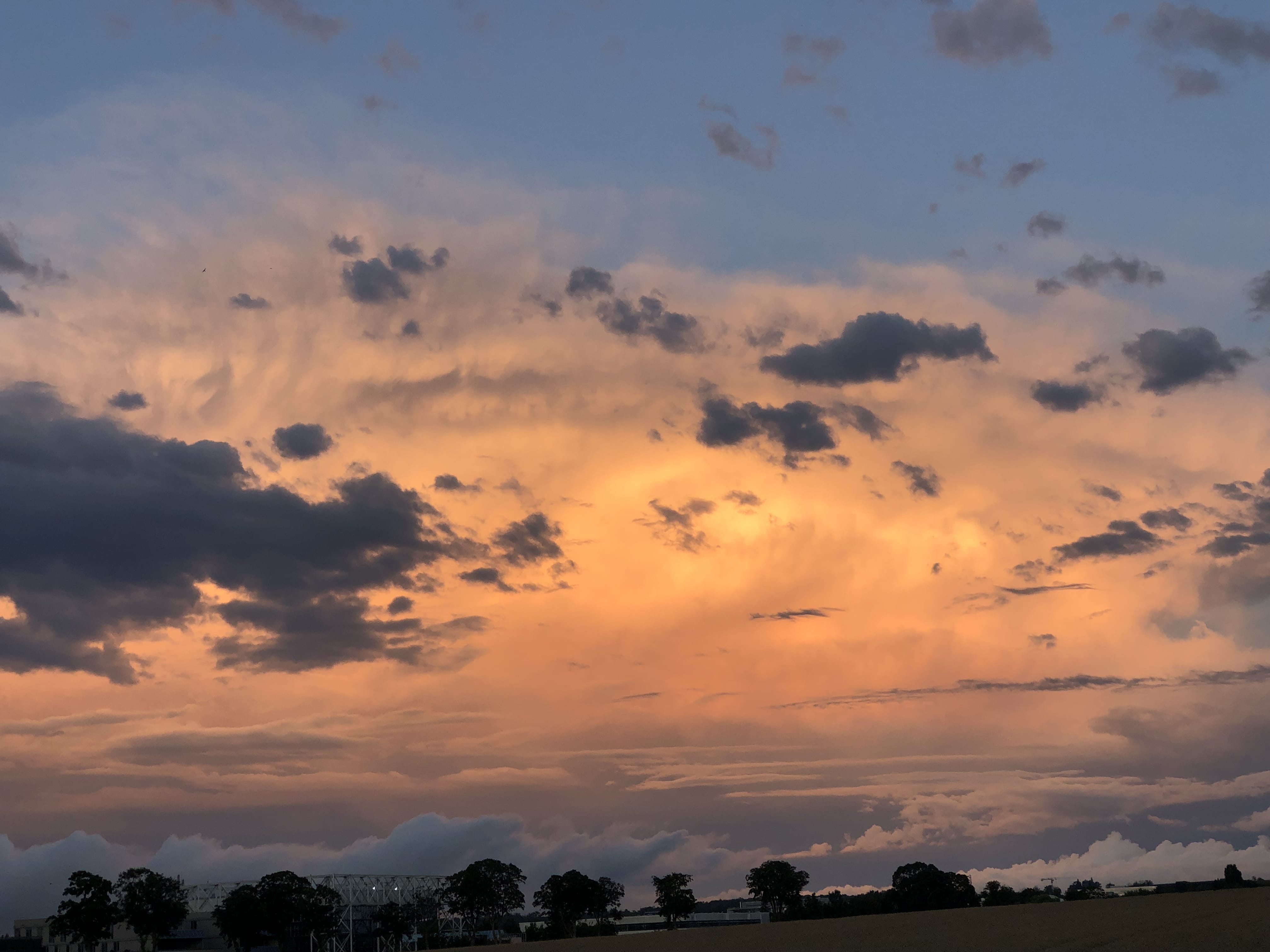 Cumulonimbus pris à une centaine de kilomètres de Metz au couché du soleil. - 24/07/2021 21:19 - Cadec Kevin