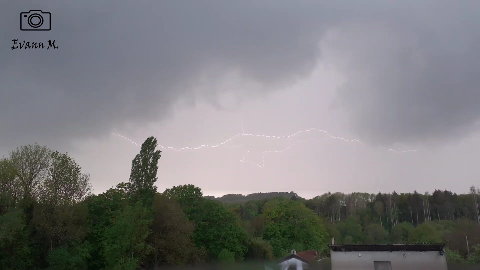 Orage violent sur Falck (57) en début de soirée du 24 mai 2021 - 24/05/2021 19:40 - Evann Moget