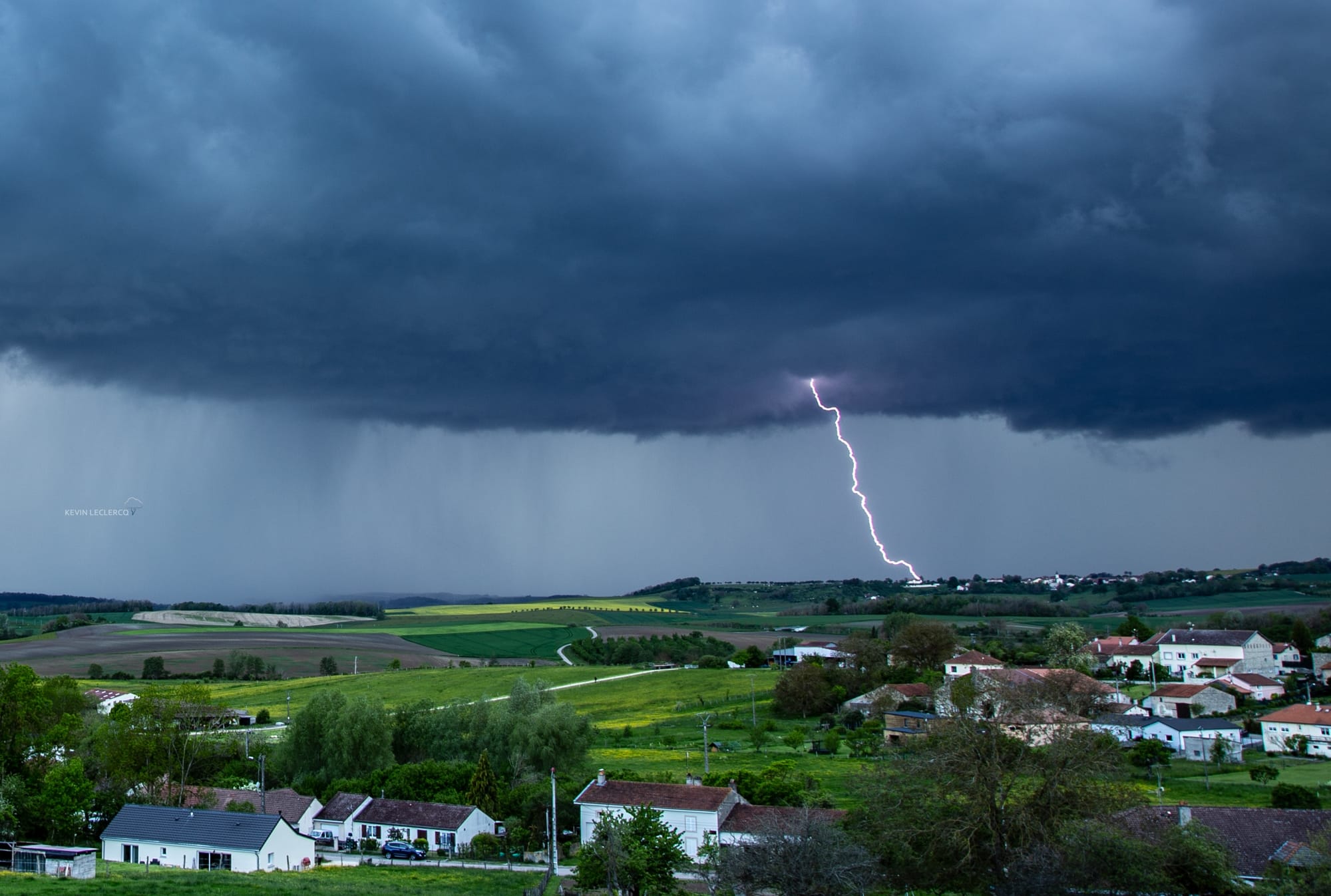 Orage bien actif sur le sud 54 ce soir avec grêle vent et pas mal d'activités électriques ! - 24/05/2021 19:00 - Kevin Leclercq