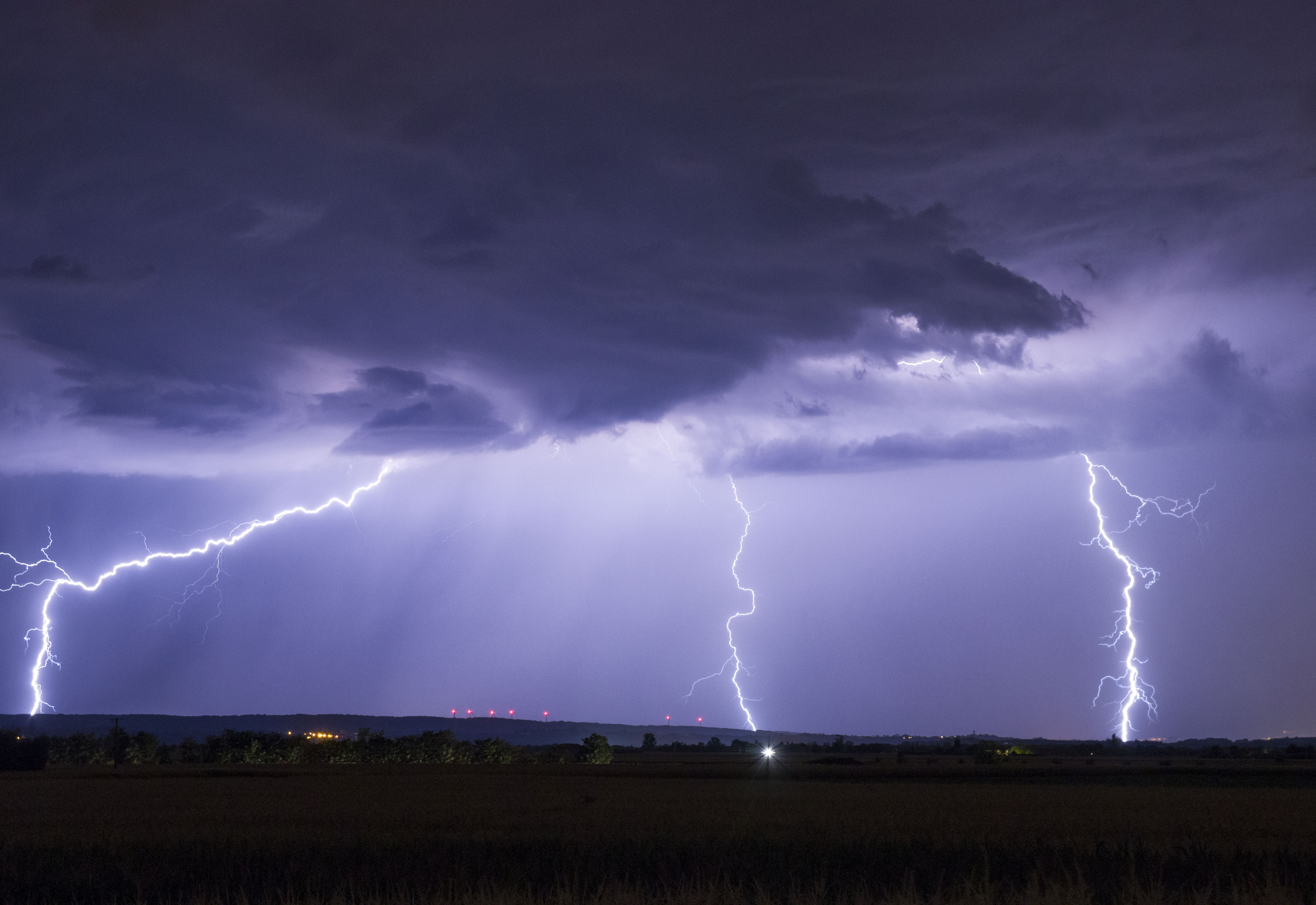 Orage en centre Isère hier soir avec parfois de la belle foudre - 25/08/2022 21:30 - frederic sanchis