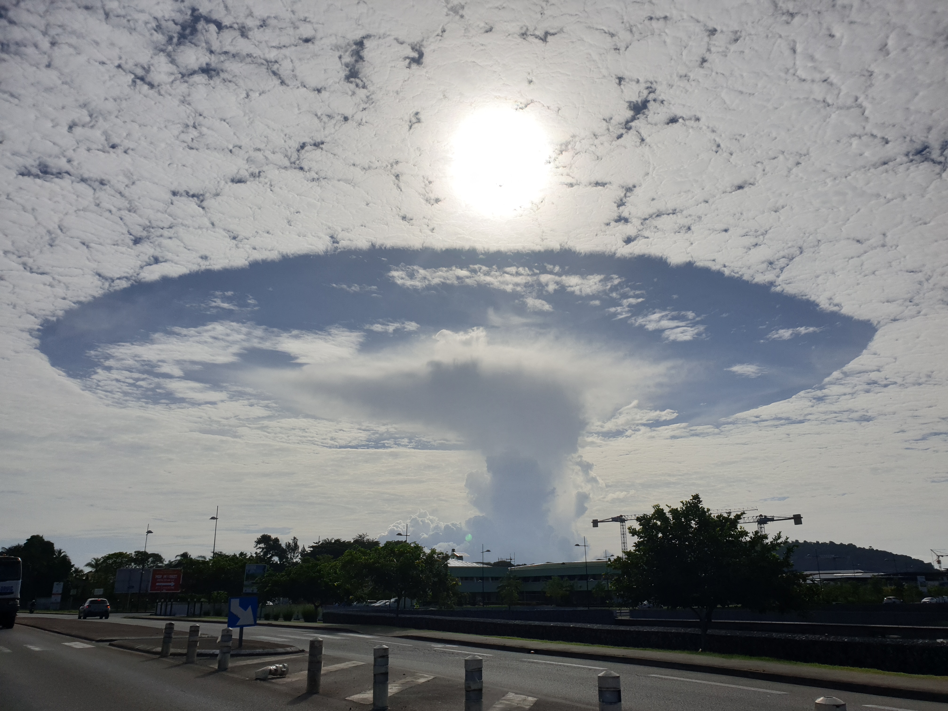 Cumulus sur l'océan Atlantique perçant la couche d'altocumulus le matin du 25 juillet à Cayenne - 25/07/2022 08:48 - Marion Klein