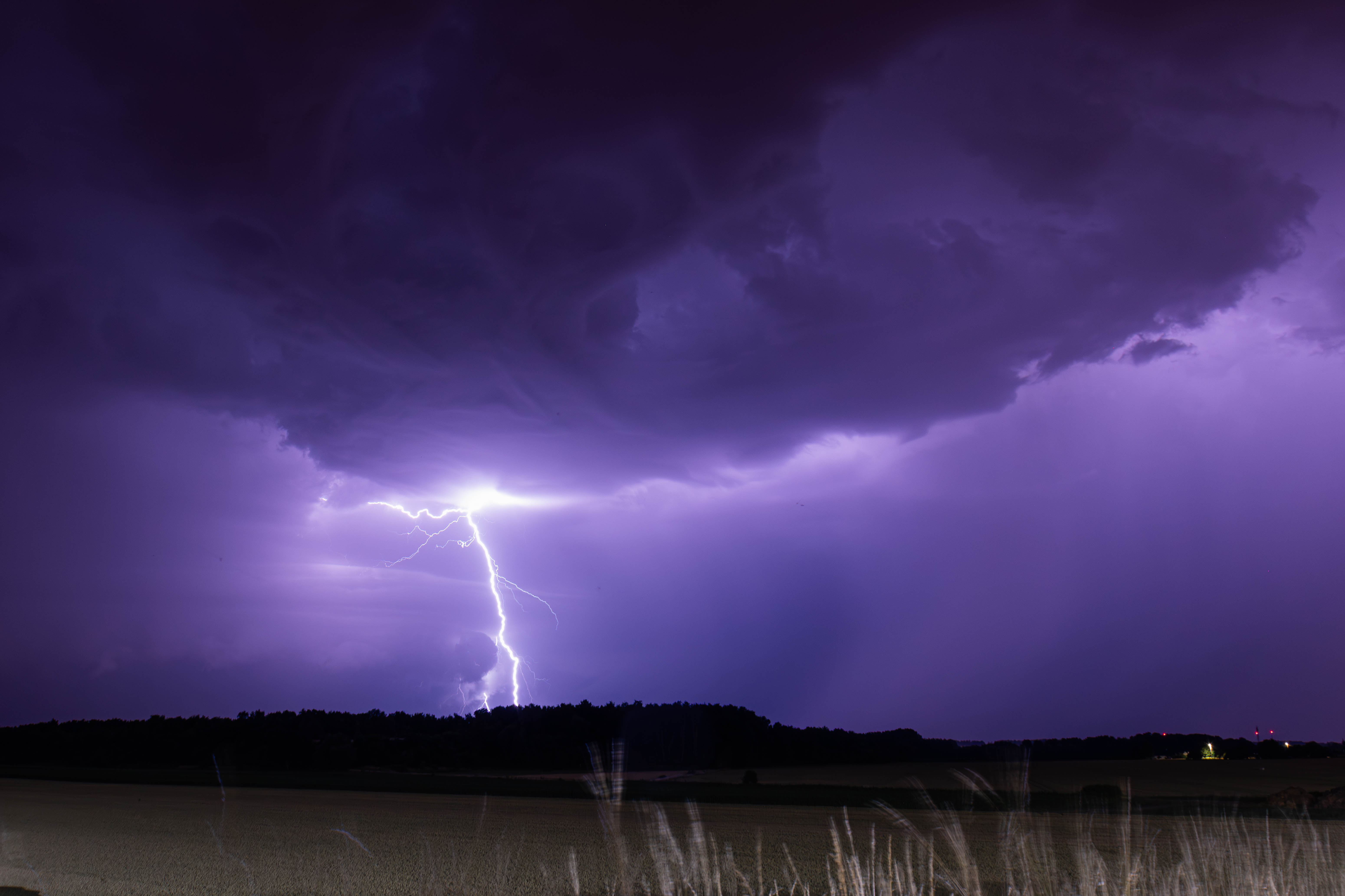 l'orage du 26.06.2025 de paris vers les haut de france sur la commune de Aniche - 25/06/2025 23:15 - franck SOLTYSIAK