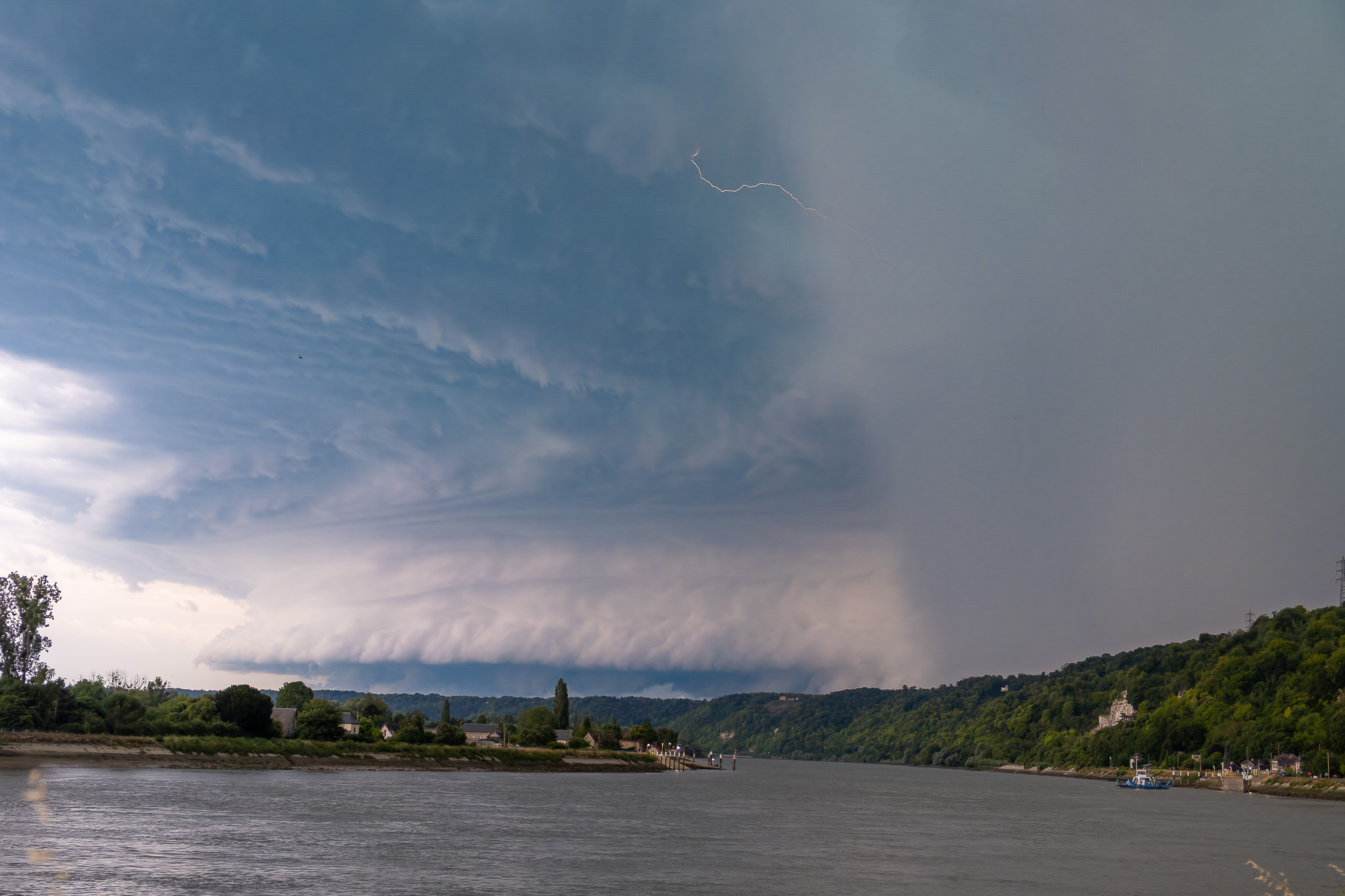 Image de l'orage du 25 juin en Seine-Maritime, photo depuis Heurteauville (76) - 25/06/2025 21:44 - Fichers soudet