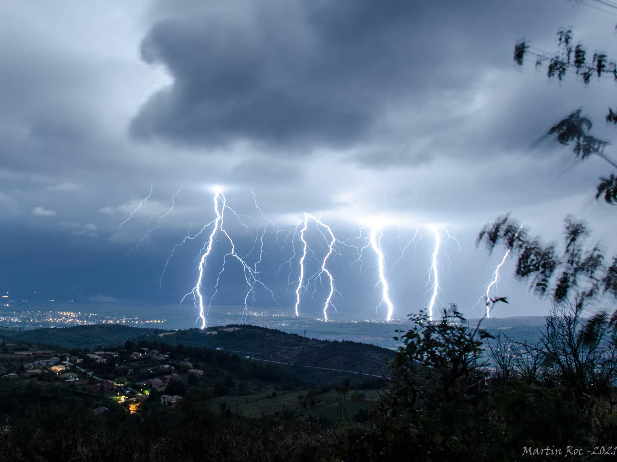 Densité de foudroiement impressionnante en Ardèche - 25/09/2021 00:06 - Martin ROCKENSTROCLY