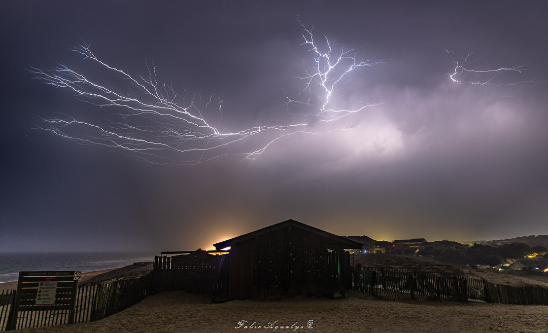Orage en soirée du 25 juin 2026 depuis Lacanau (33). - 26/06/2026 00:00 - Fabio Aqualys