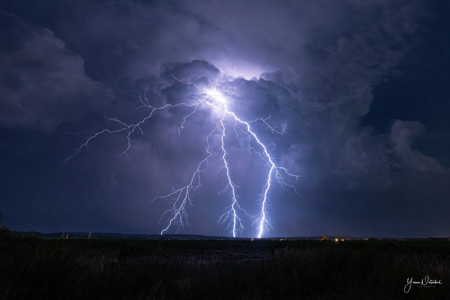 Orages très électrique passant non loin de la ville d'Argentan dans la nuit du vendredi 26 au samedi 27 juin 2026 - 26/06/2026 23:00 - Yann NOTERBEL