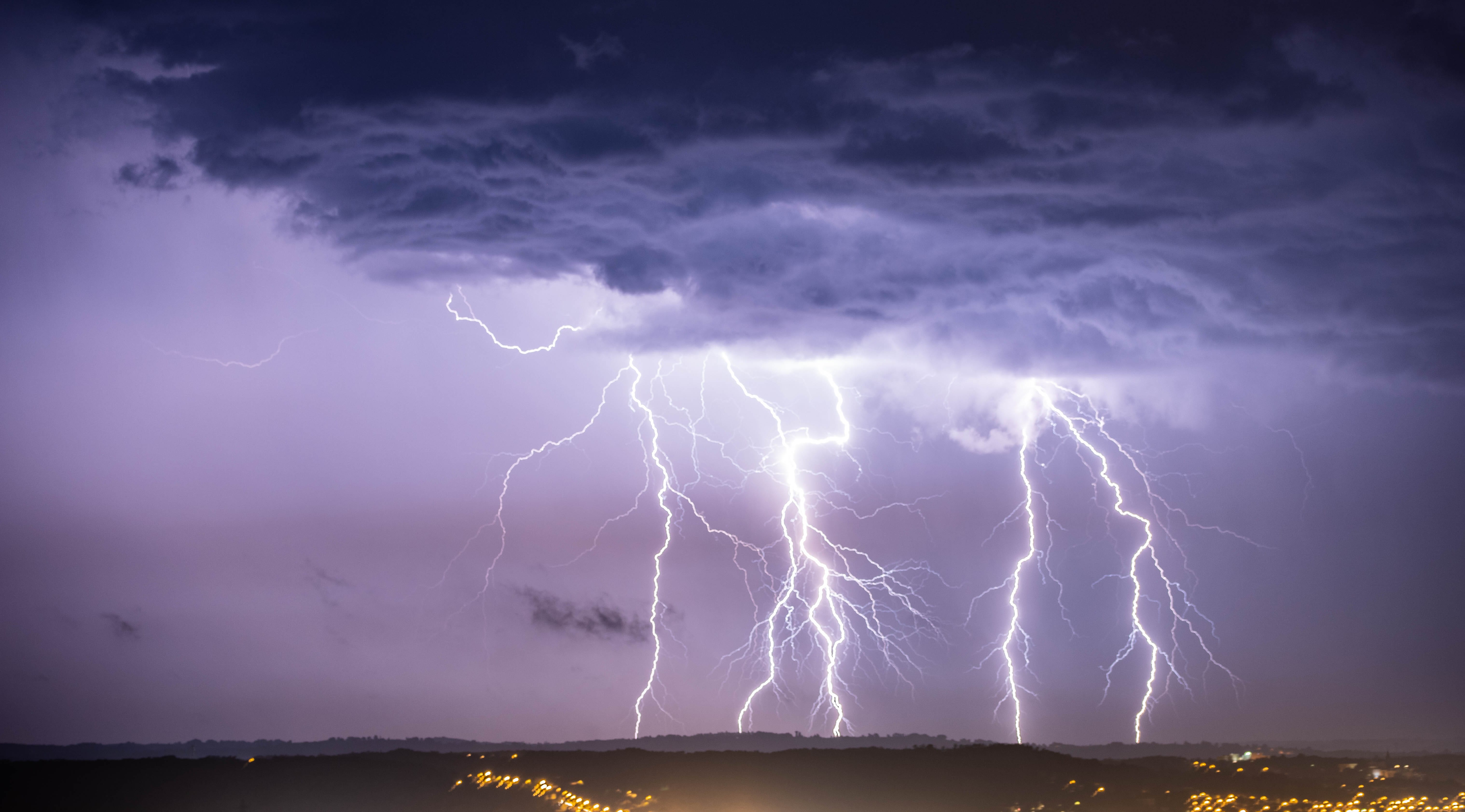 Foudroiement très intense entre Ardèche, Drôme et Isère ! - 26/09/2021 03:00 - Fabio Aqualys