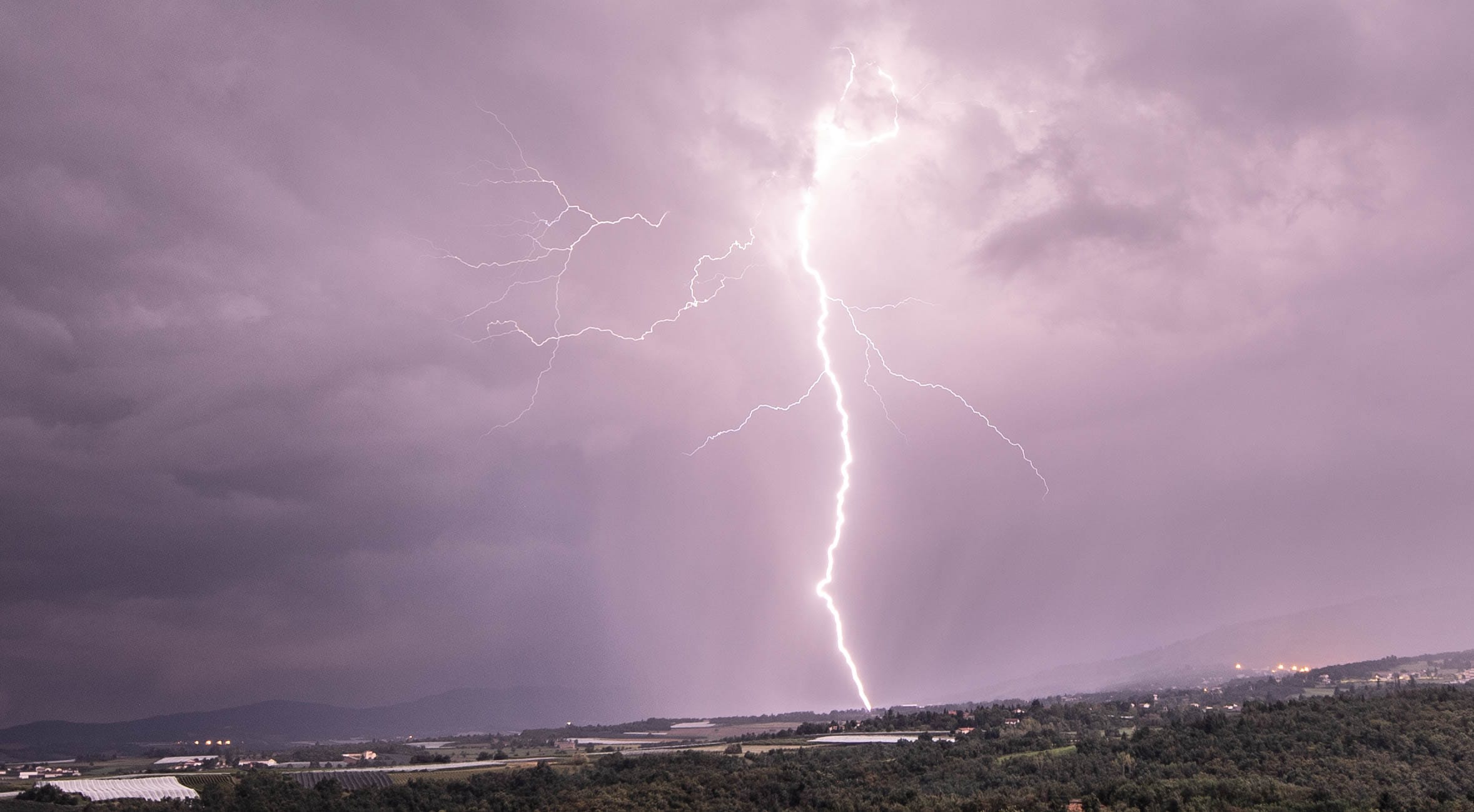 Foudroiement très intense entre Ardèche, Drôme et Isère ! Ici dans la Loire. - 26/09/2021 03:00 - Fabio Aqualys