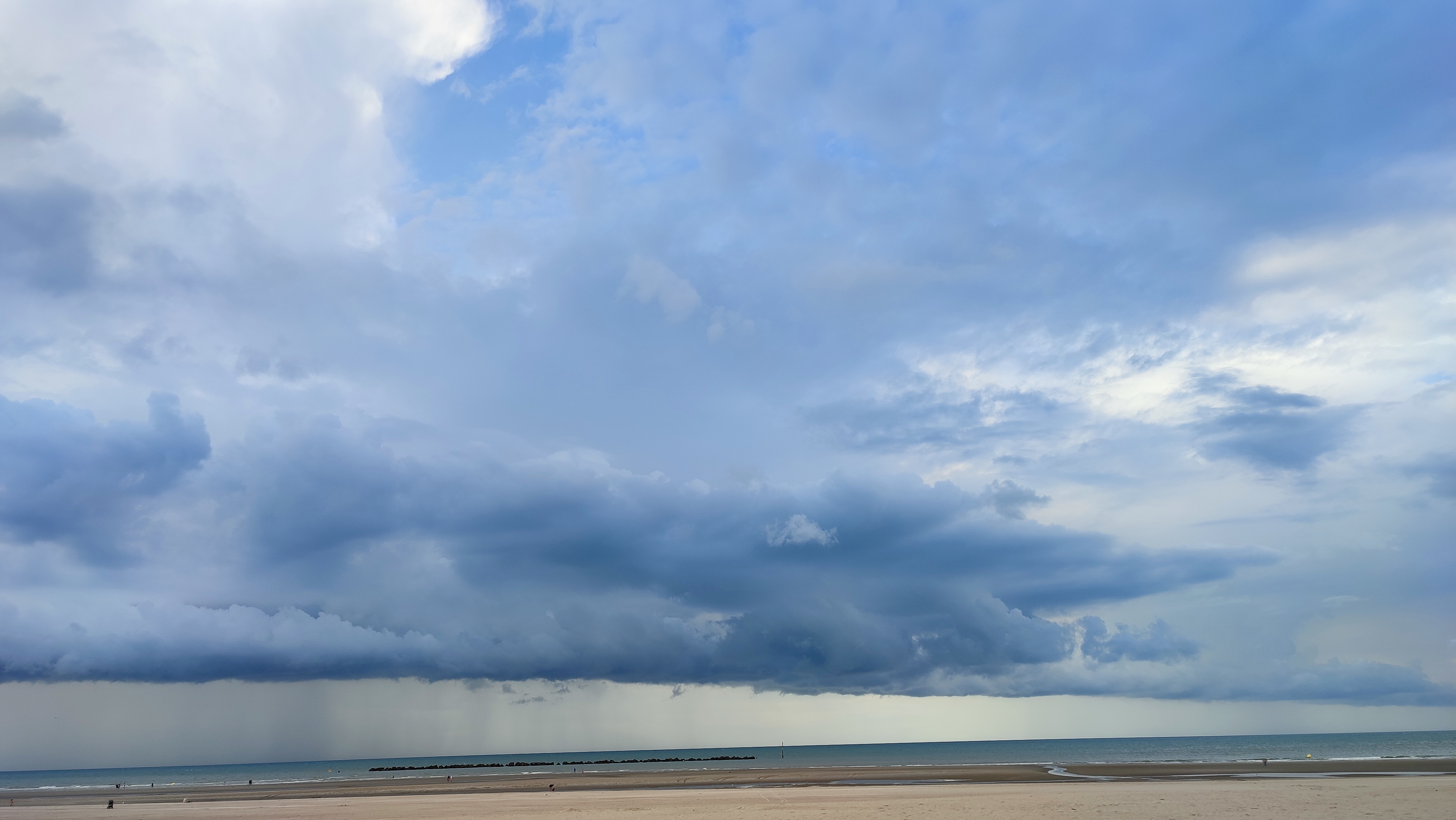 Développement convectif depuis la plage de Malo(59) - 27/08/2023 18:55 - schoenmakers anna