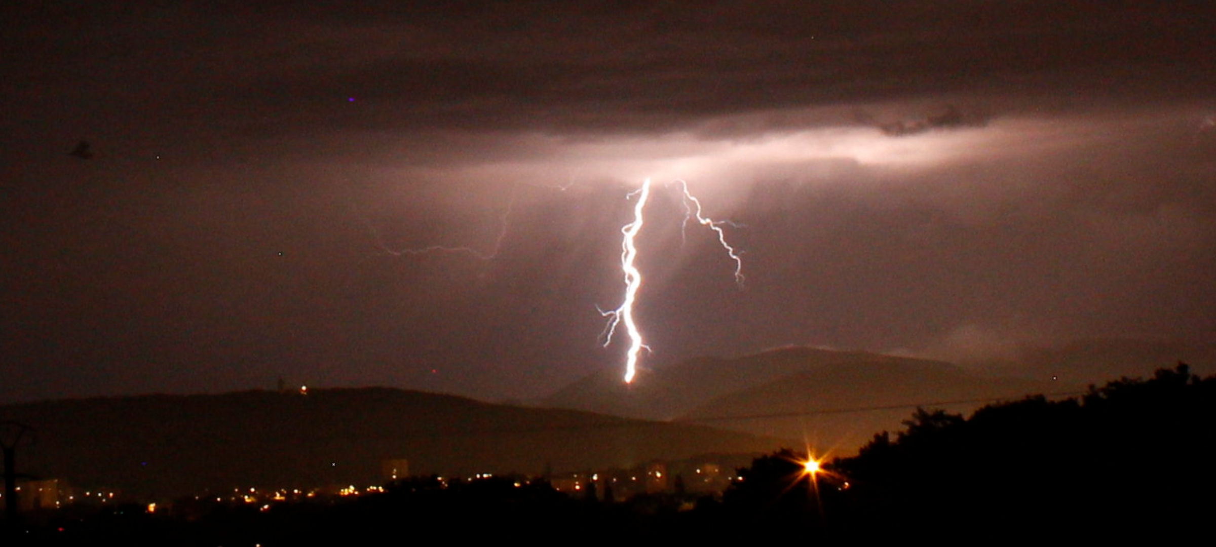 Impact de foudre ramifié sur les Vosges. - 27/08/2025 23:00 - Aventures Météo