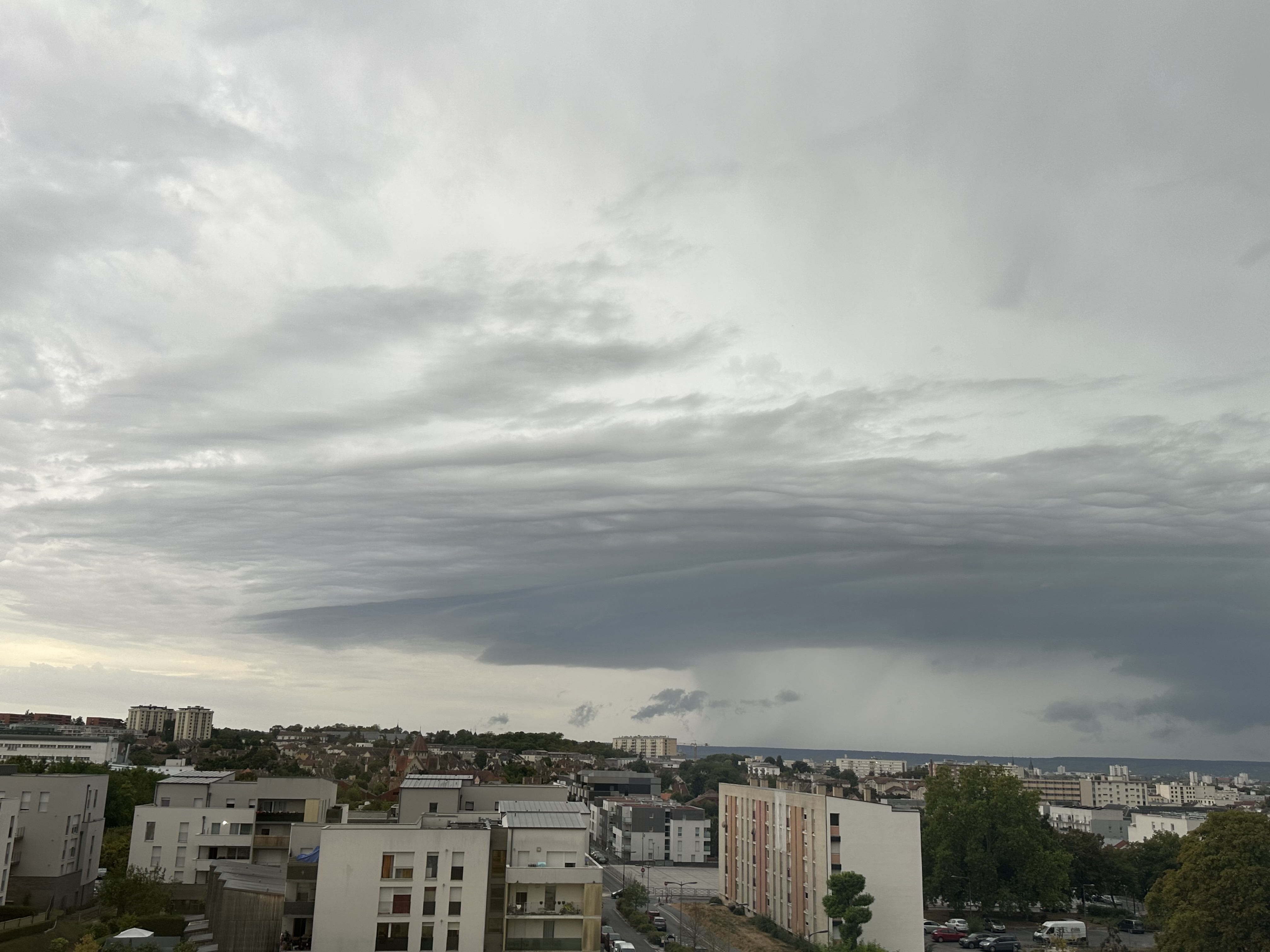 C’est une photo d’un orage qui s’approche de Reims. - 27/08/2026 19:17 - Ségolène Aubiat