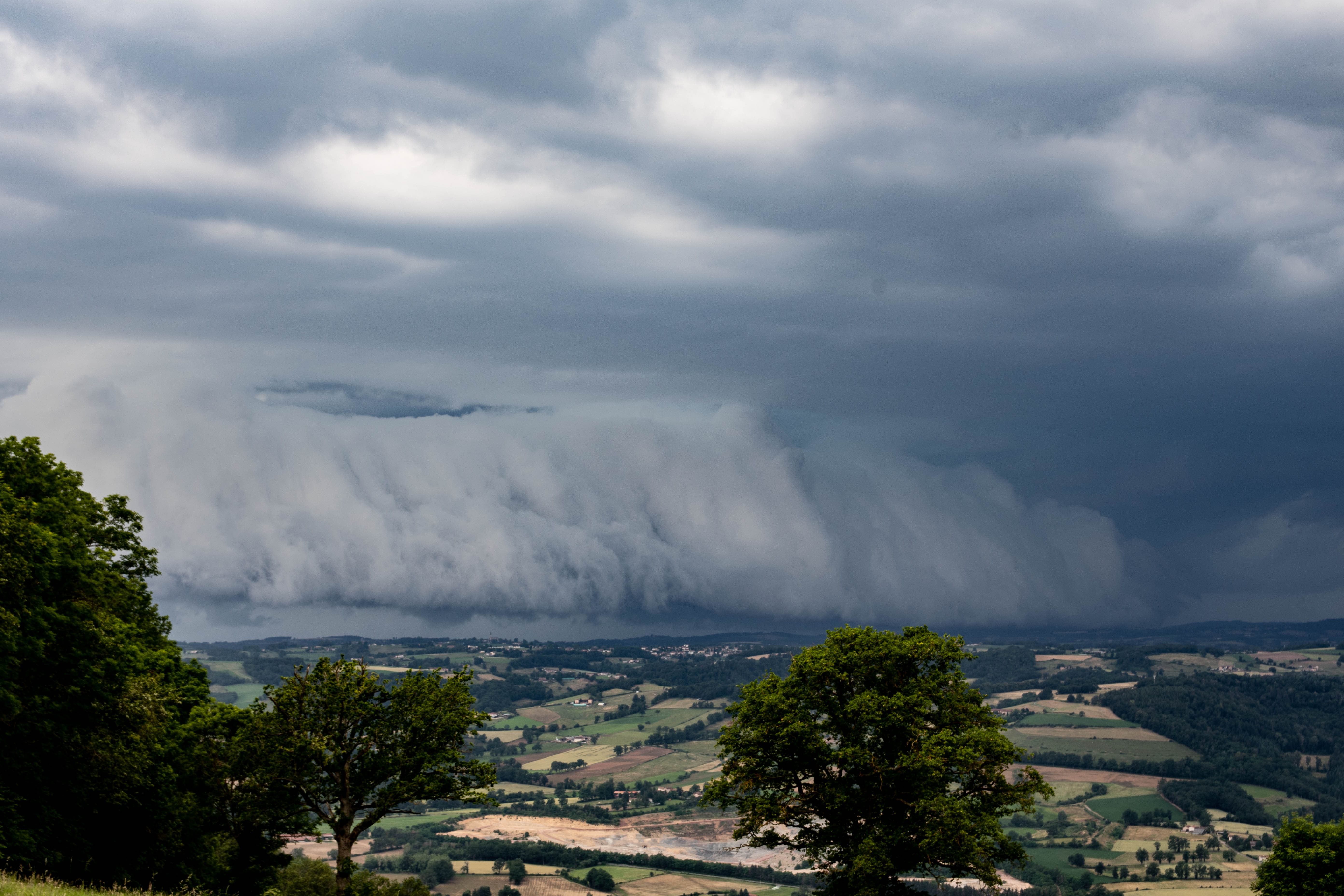 Photo prise de la commune de Aveize , orage ayant touché le beaujolais - 27/06/2021 17:35 - Prescillia Corcione
