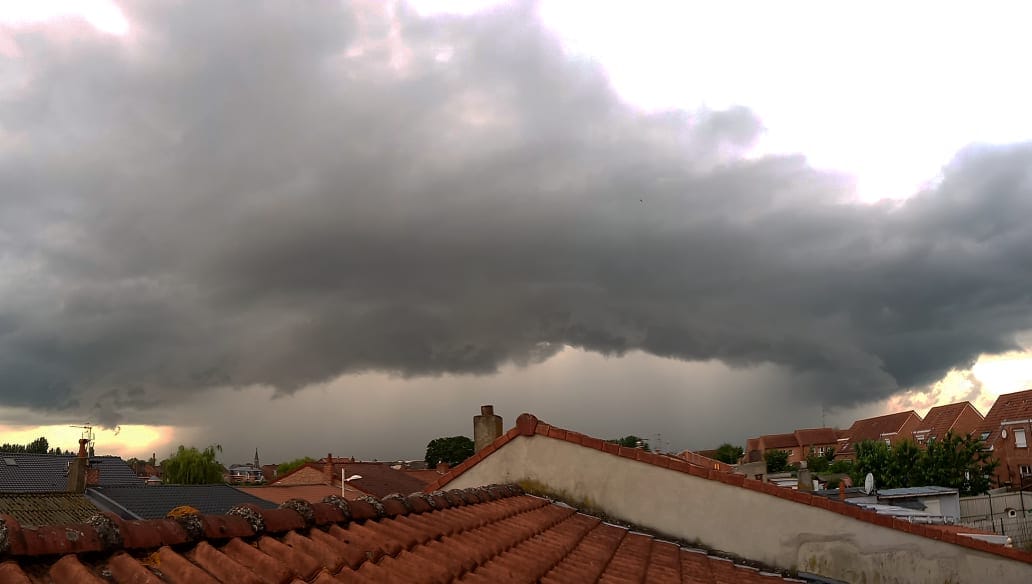 ORAGE SUPERCELLULAIRE DU 27 JUIN 2021 
structure arcus + rotation !! - 27/06/2021 18:50 -  CIEUX INSTABLES