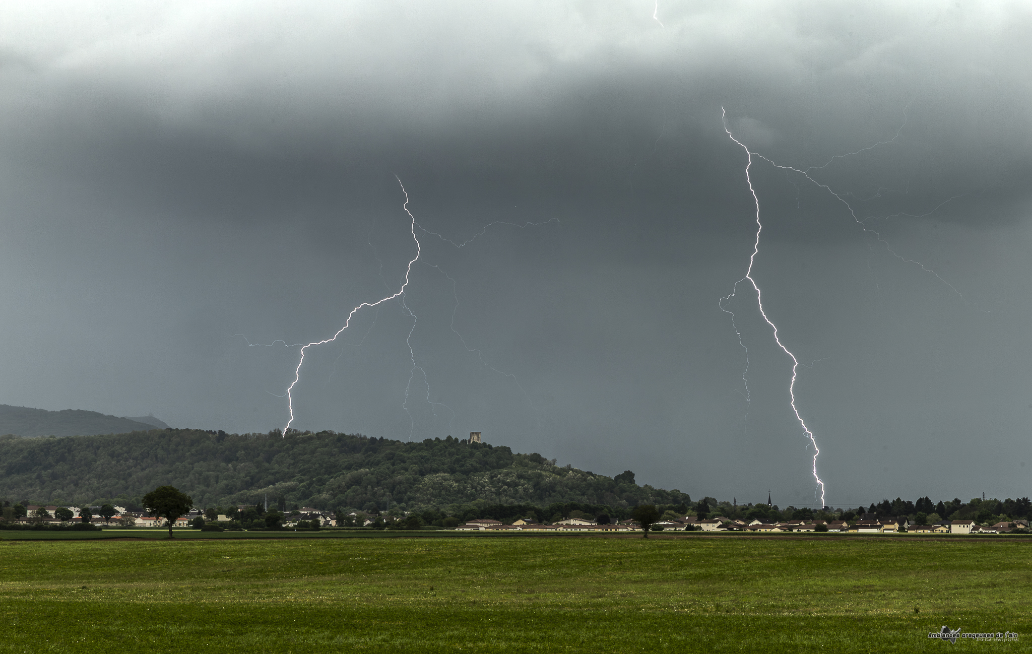 foudre pres d'amberieu en bugey - 28/04/2026 17:00 -  volo