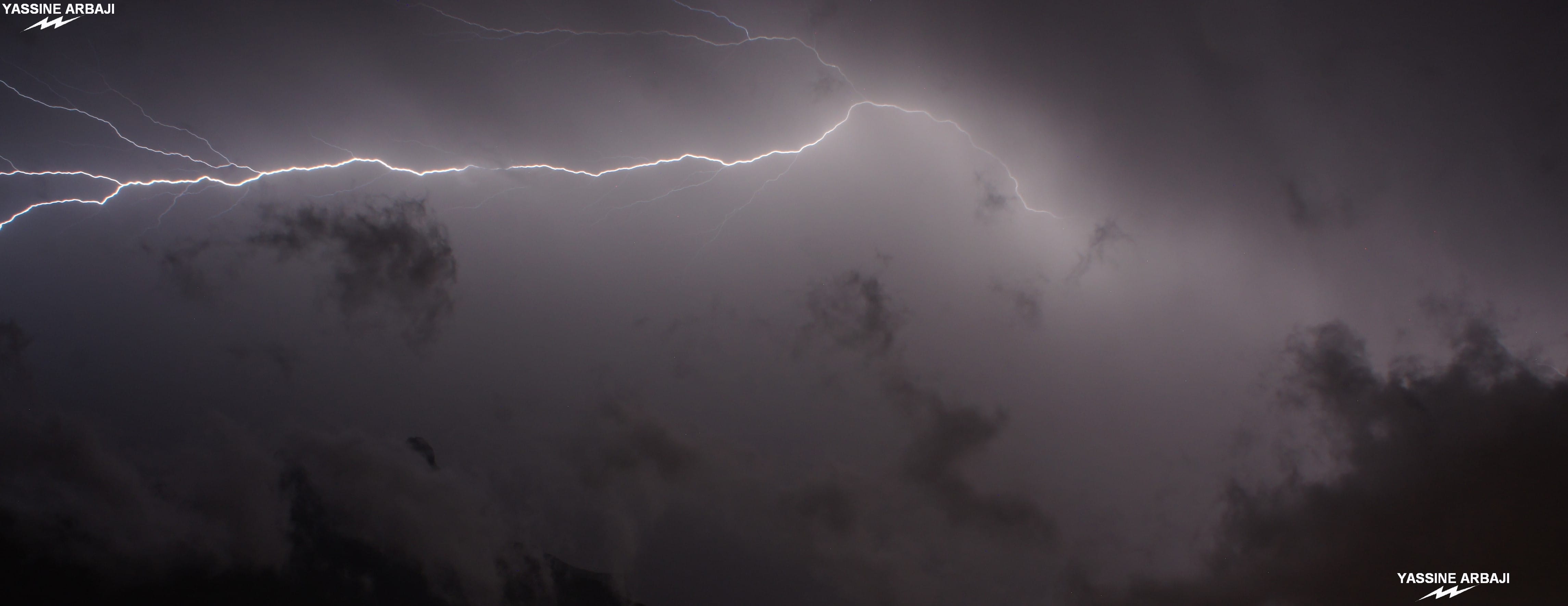 Seul cliché pris malgré les longue heures d'orages de ce lundi 28 juin 2021, ça à vraiment du mal à sortir les éclairs cette année ... - 28/06/2021 23:55 - Yassine Arbaji