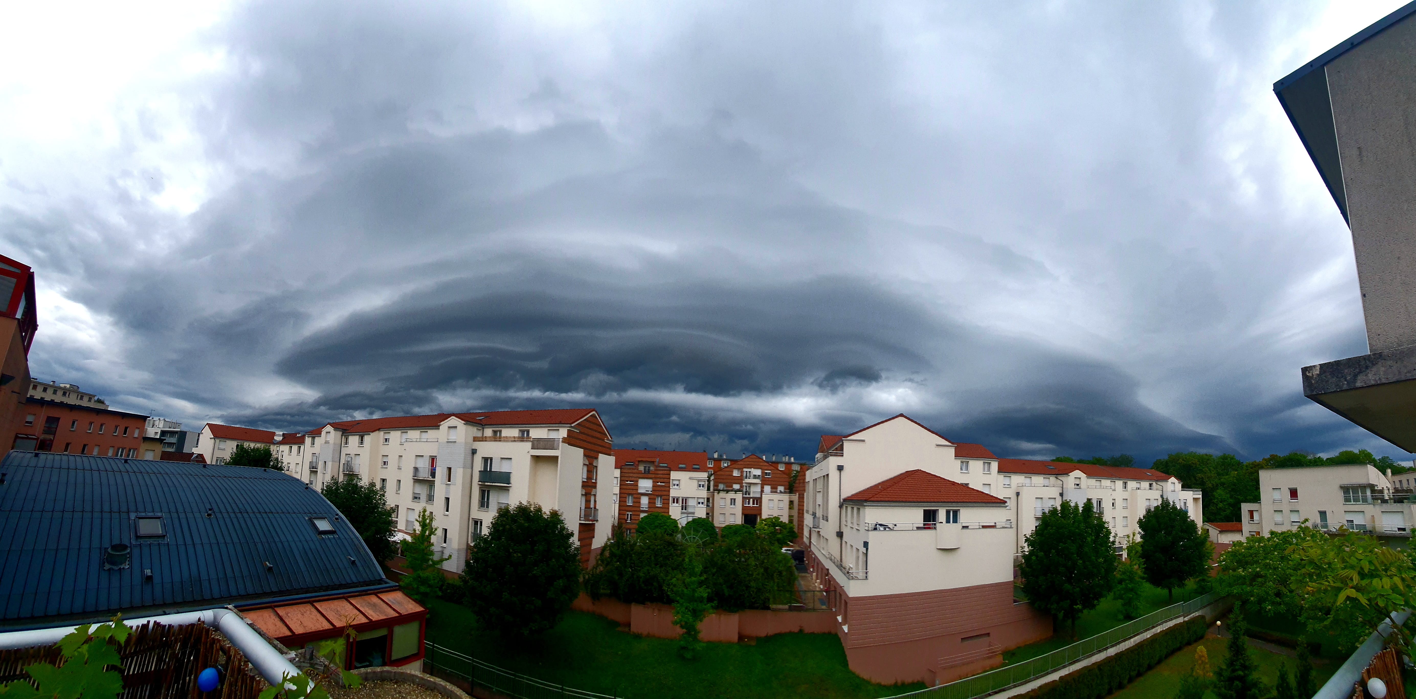 Cellule orageuse en approche de Reims. - 28/06/2021 21:00 - Pascal Chassier