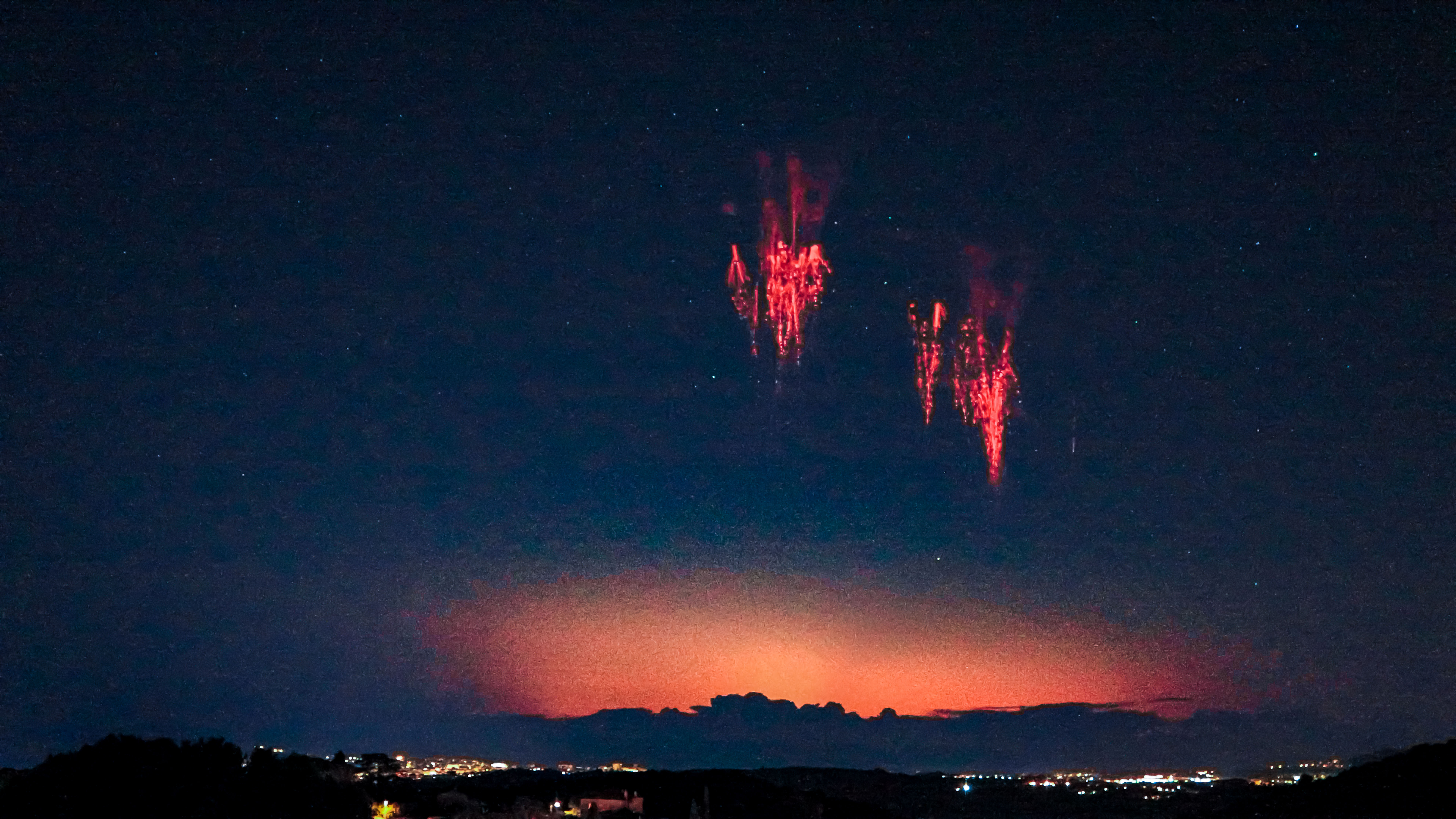 Sprite apparu le matin du 28 nov 2025 vers 5h30, sur un orage situé a l'ouest de la Sardaigne. Photo prise depuis vence a 350km - 28/11/2025 05:30 - sylvain reybaut