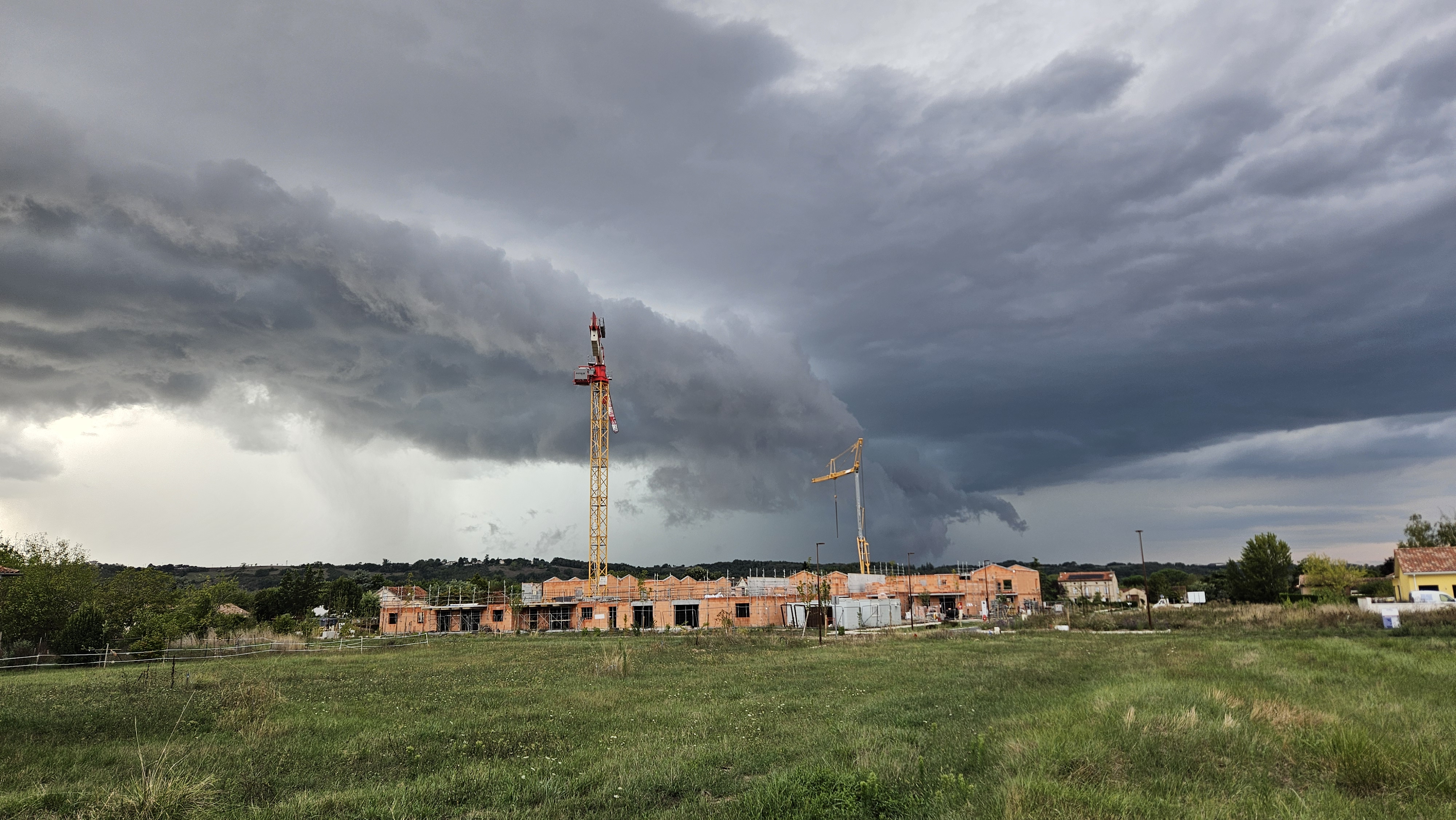 Cellule particulièrement puissante passant au nord de l'albigeois. - 31/08/2025 18:45 - Thibault Tarroux