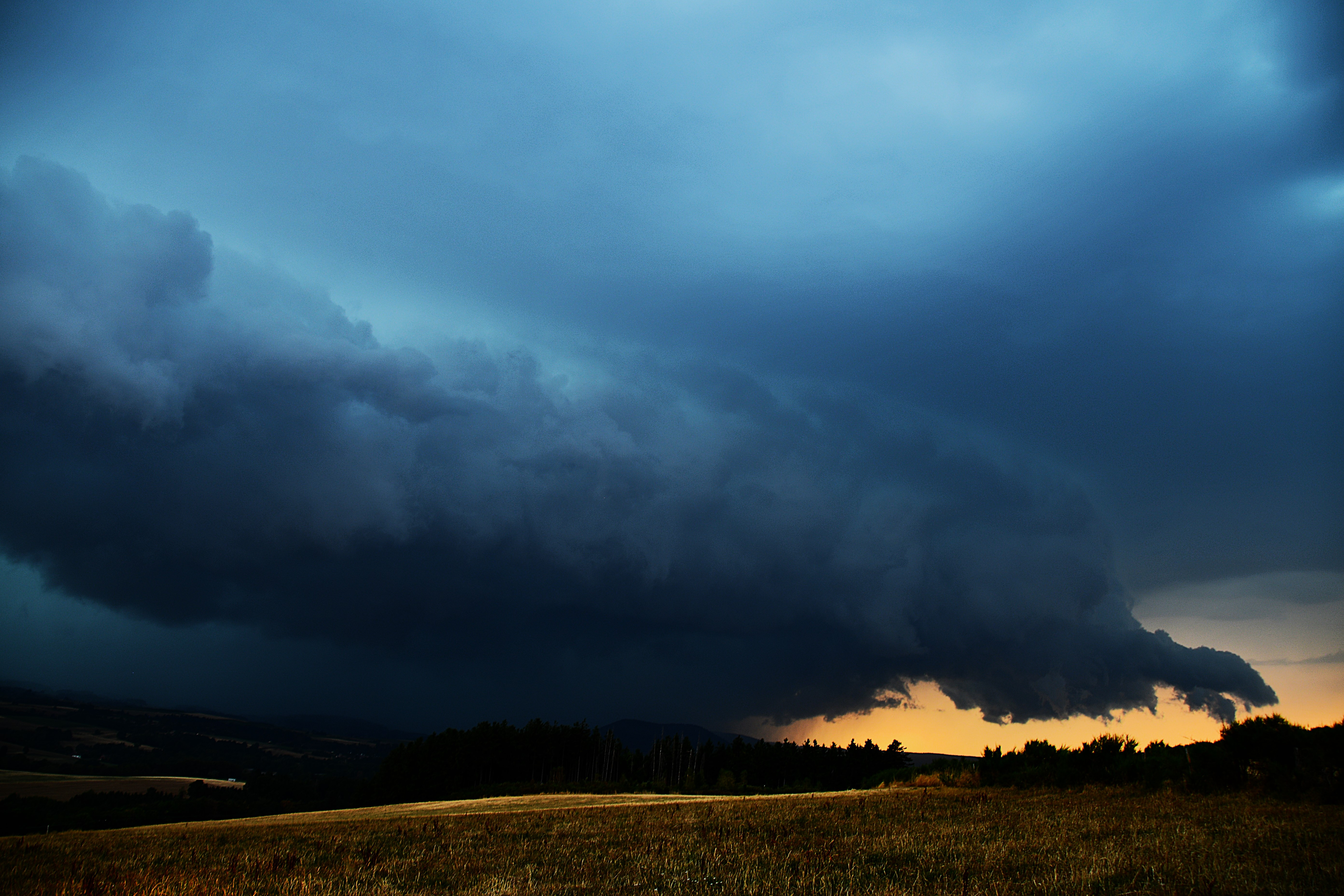 Magnifique orage avec une structure imposante. - 31/07/2026 20:00 - Maël SIMON