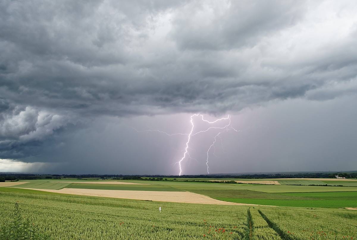 Orage près de Rethel dans les Ardennes - 16/06/2016 20:00 - Hyb Oitropdrhum