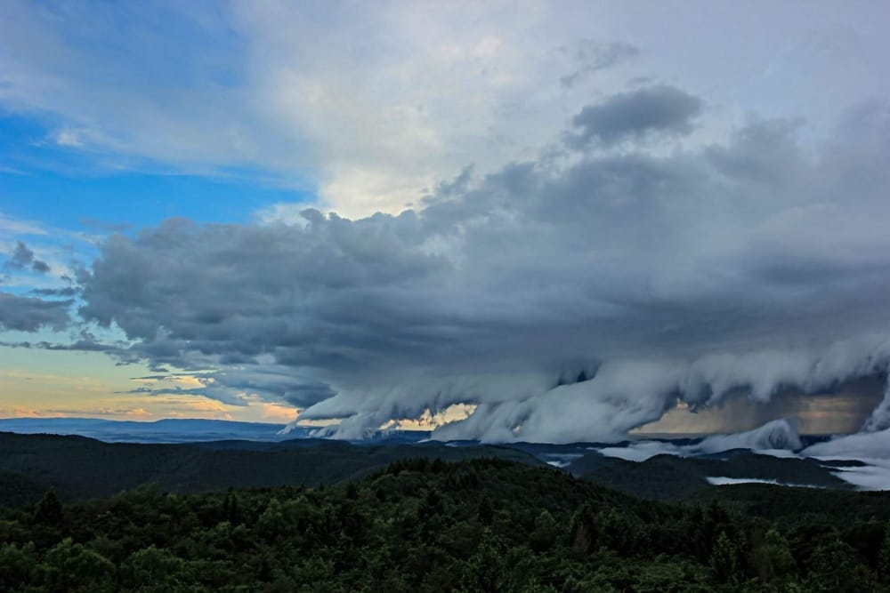 Arcus avec nombreux scud clouds sur l'Alsace en soirée - 17/06/2016 23:00 - Mickaël SC