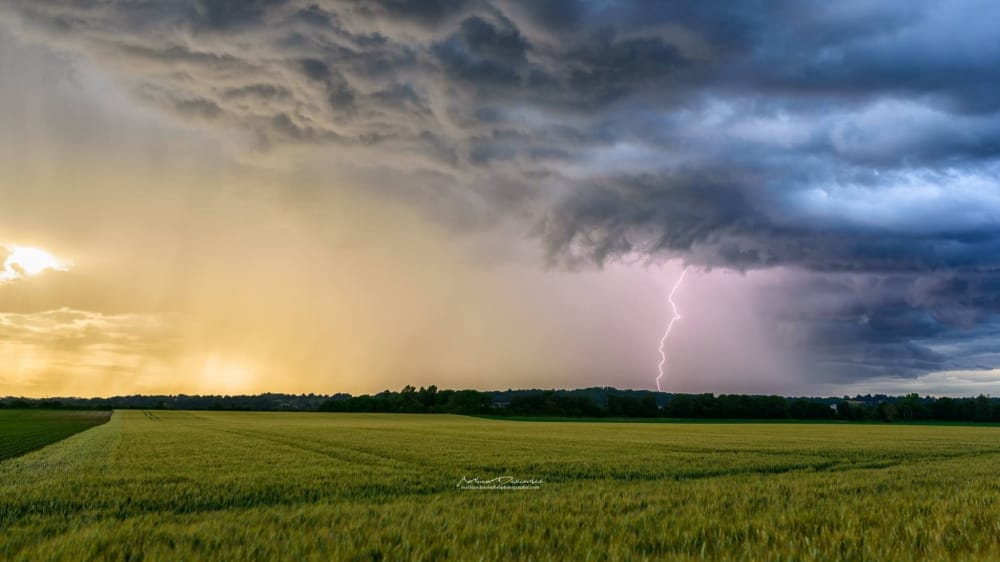 Orage en soirée près de Meximieux - 17/06/2016 23:00 - Mathieu DESCOMBES