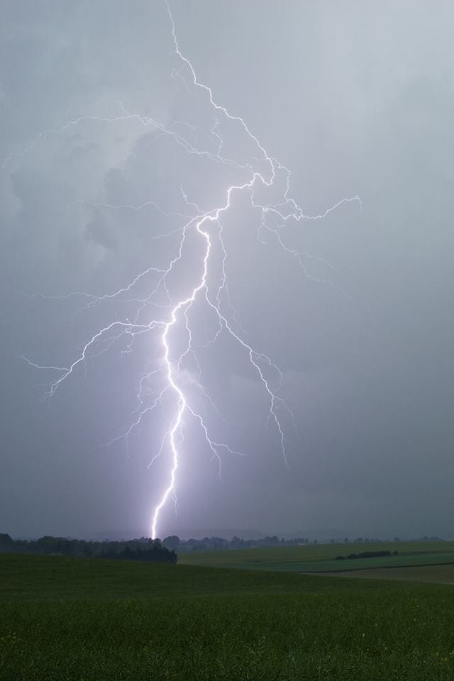 Foudre dans les Ardennes ce dimanche après-midi - 05/06/2016 18:00 - Oitropdrhum Hyb