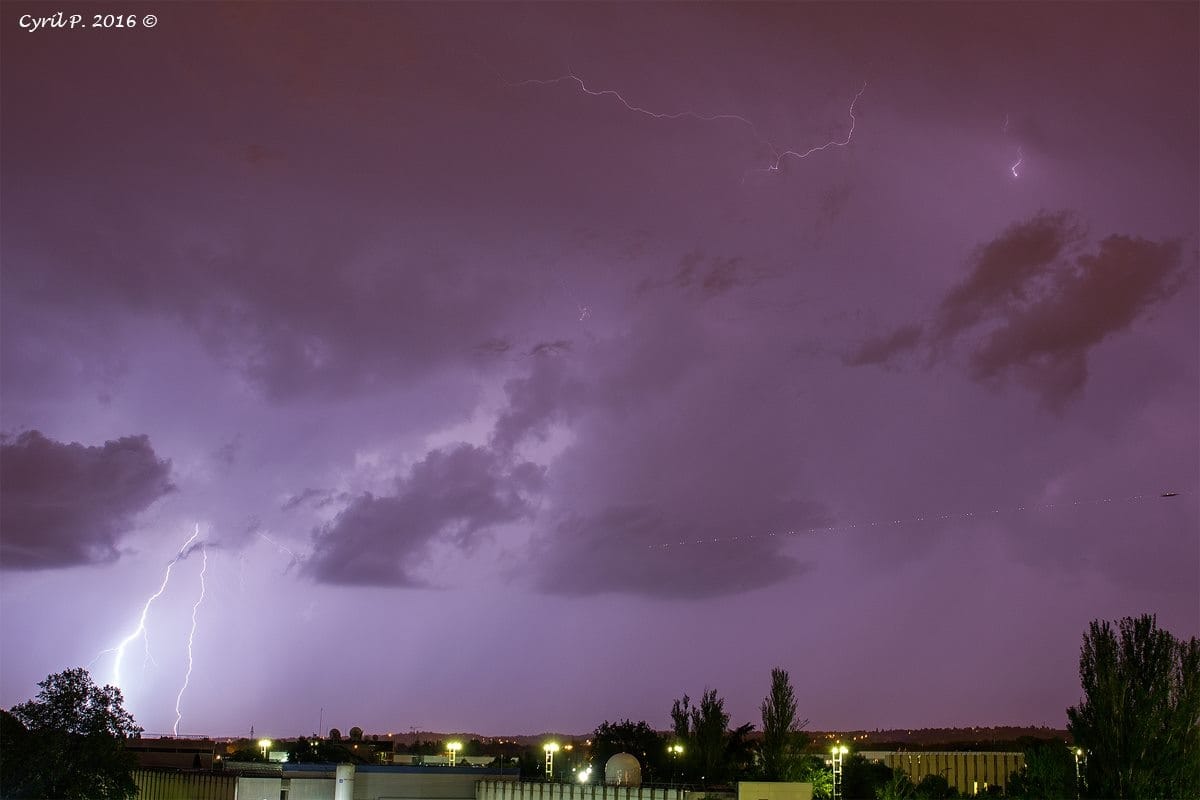 Orage et avion (décollage) à Toulouse Blagnac - 07/06/2016 00:00 - Cyril PLOTON