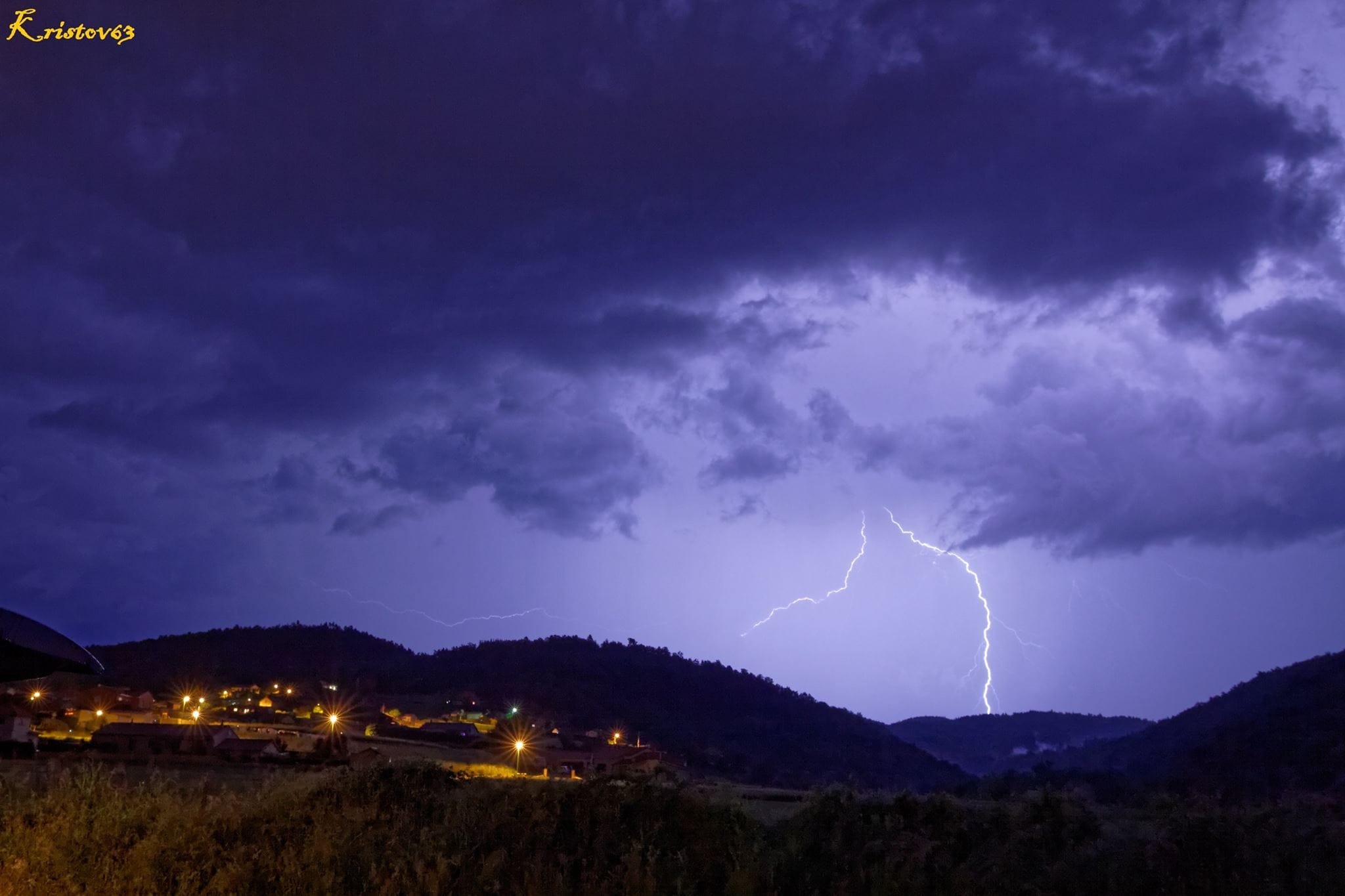 Orages isolés hier soir dans le Puy de Dôme et la Haute-Loire - 07/06/2016 01:30 - Chris KRISTOV