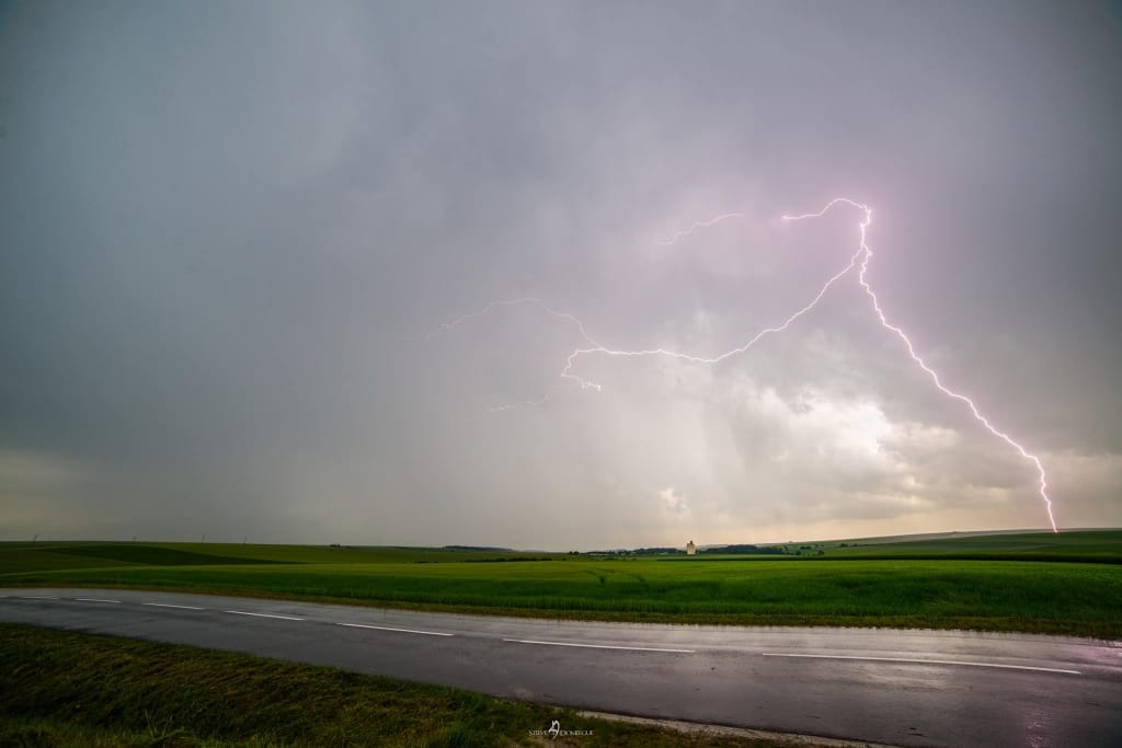 Orage fort dans les Ardennes dans l'après-midi - 08/06/2016 19:00 - Steeve DOMERGUE