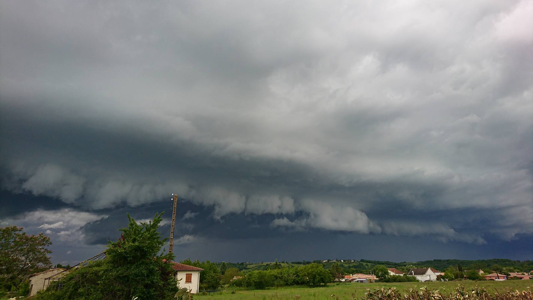 Orage évoluant vers Lescure-d'Albigeois dans le Tarn. - 11/05/2017 19:00 - Thibault ALBI