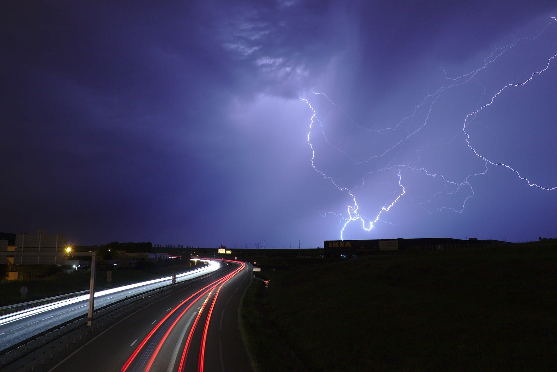 Impact lors d'un orage nocturne quasi-stationnaire au sud de Mulhouse. - 12/05/2018 23:00 - Clement Eustache