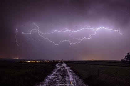 Activité électrique essentiellement intranuageuse pris depuis Morchwiller (67) - 14/05/2017 22:00 - Simon KLEIN