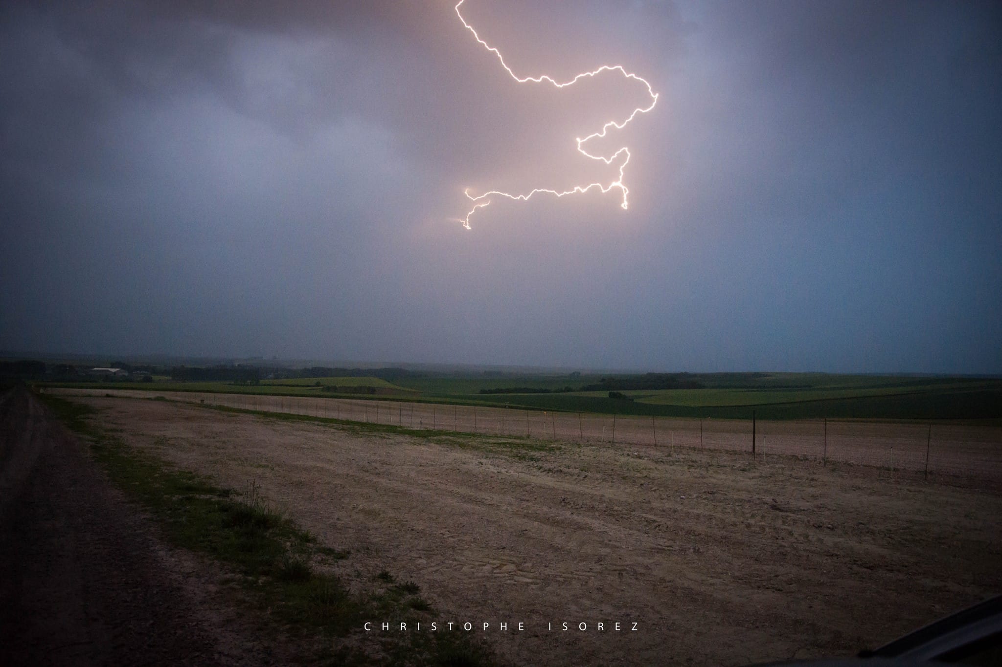 Orage à Vervin dans l'Aisne en soirée. - 18/05/2017 18:00 - Christophe ISOREZ