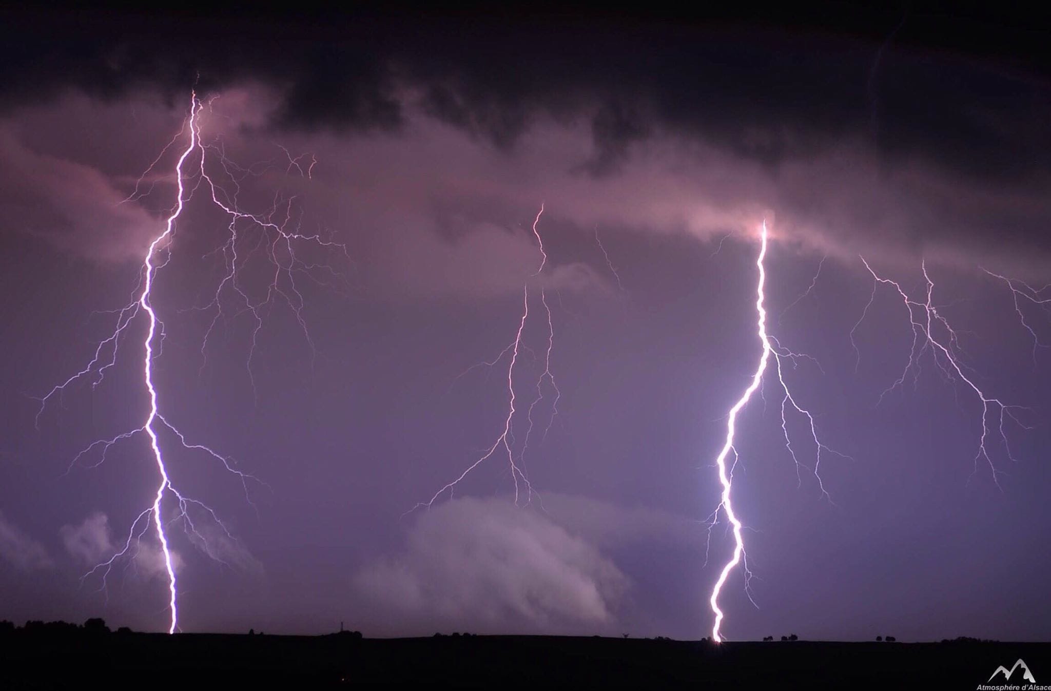 Orage qui a sévit sur strasbourg et alentours photos prises depuis les hauteurs de Morschwiller (67) - 24/05/2018 00:00 - Mickael SC