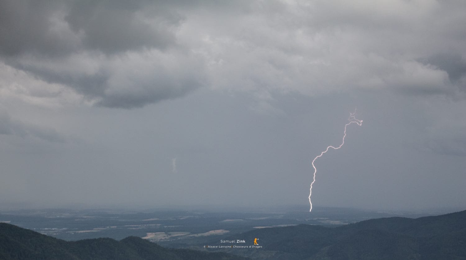 Orage venant de Suisse photographié depuis le Grand Ballon (68). - 28/06/2017 17:00 - Samuel ZINK