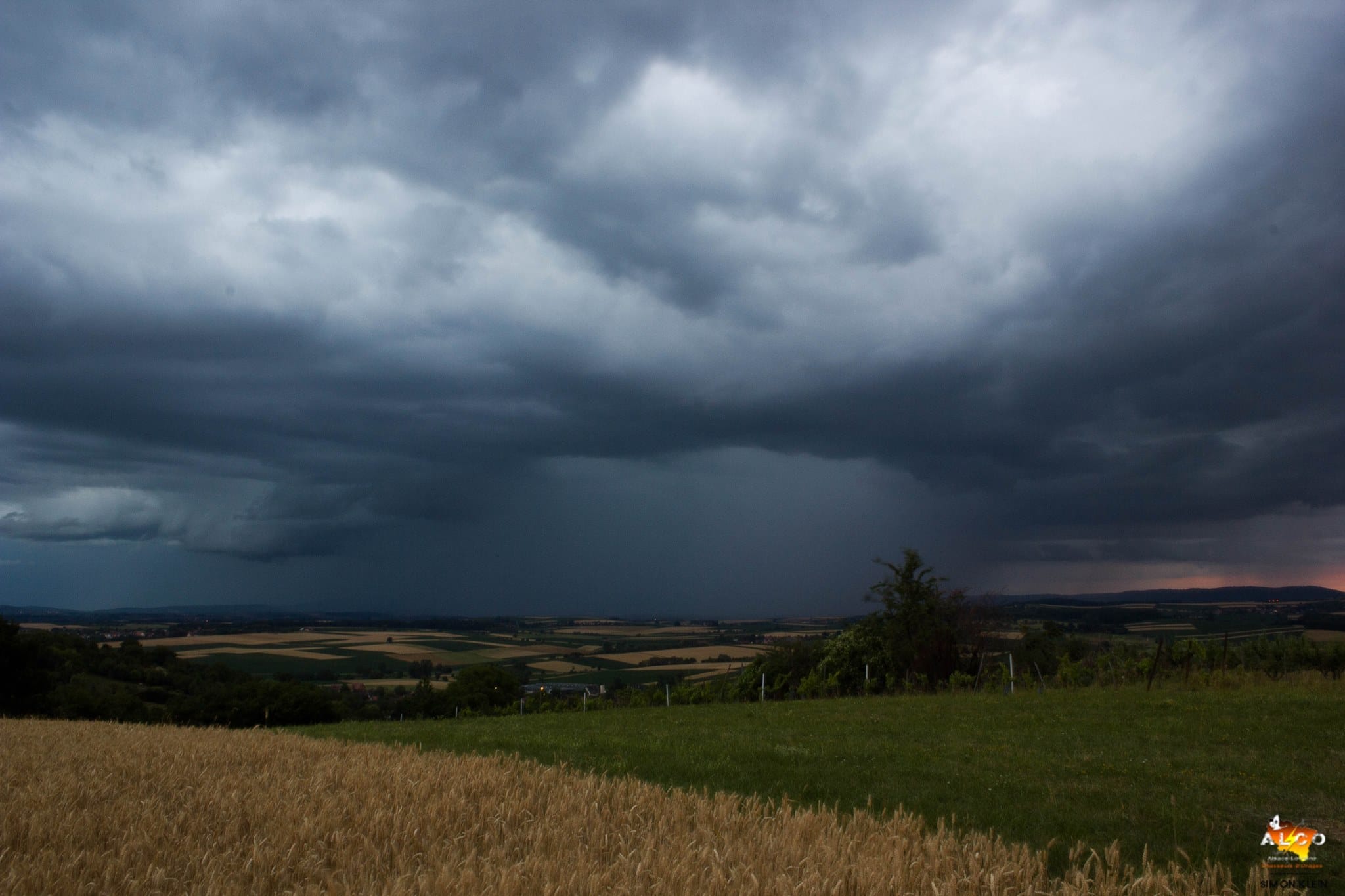Cellule orageuse près de Saverne en Alsace. - 28/06/2017 19:00 - Simon KLEIN