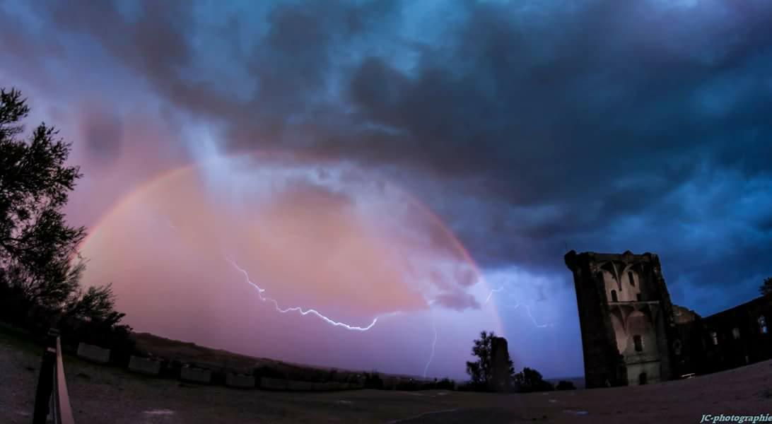 Orage capturé à Châteauneuf-du-Pape (84). - 30/03/2018 22:00 - Jean-Christophe AUBERT