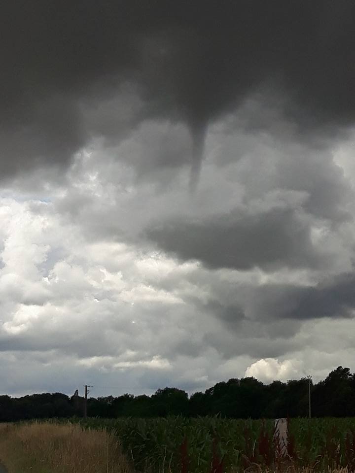 Tuba à Ailly en Normandie à 15h15. Durée de l'observation 2 mn, point de vue cimetière de vieux Villez - 30/06/2017 15:15 - Gilder Skystorm