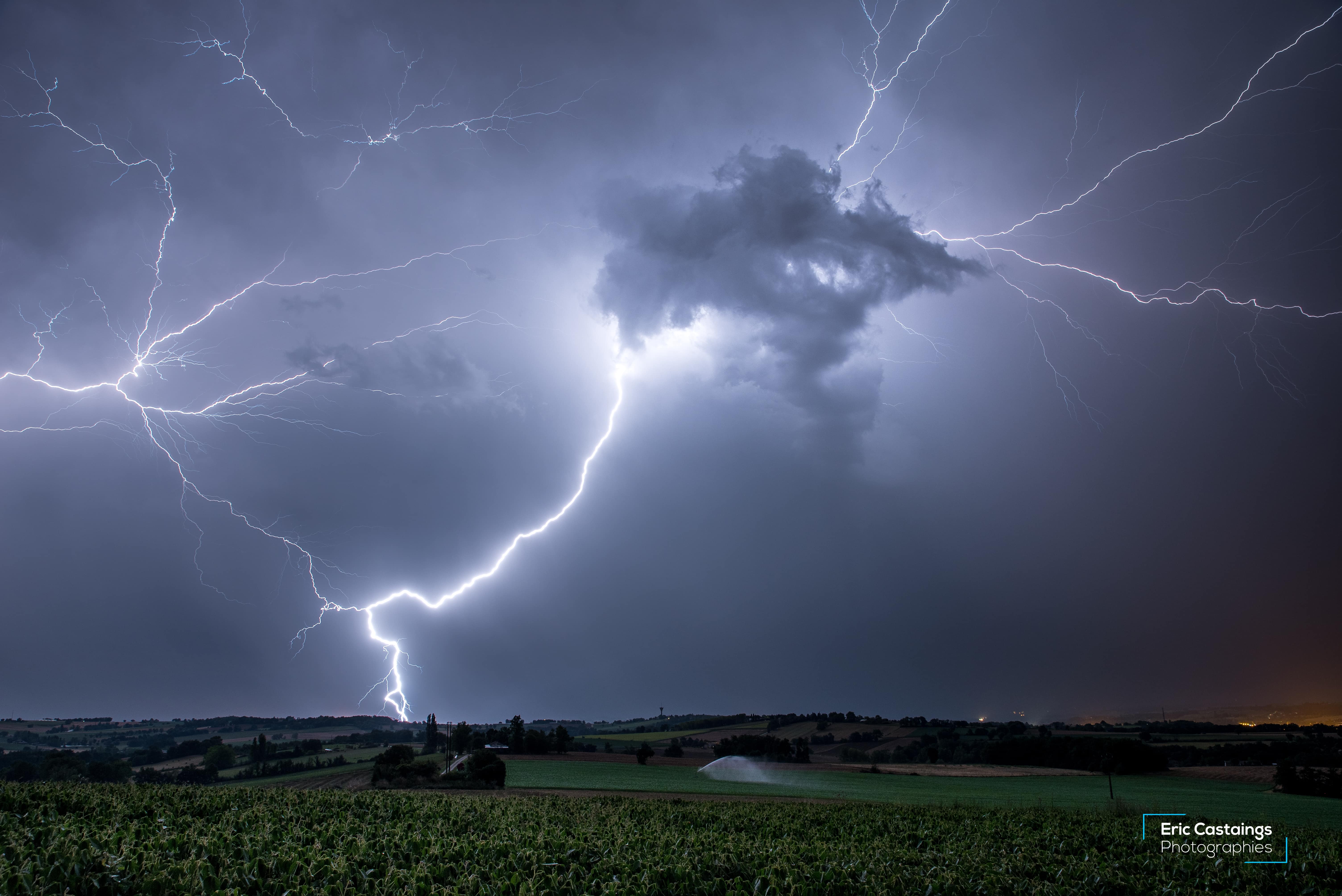 Plusieurs cellules transitent sur le sud-ouest. Images capturées dans le Lot et Garonne. - 07/08/2017 23:00 - eric castaings