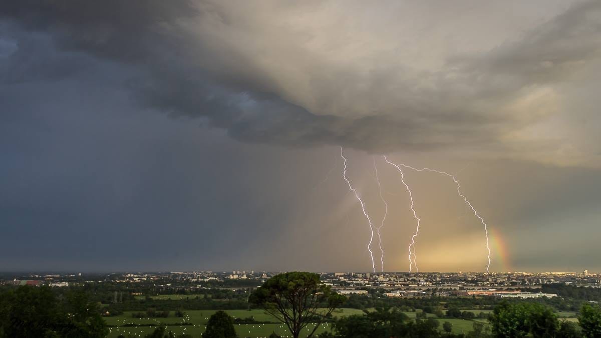 Orage matinal sur Bordeaux (33). - 08/07/2017 07:00 - Emeric SIMON