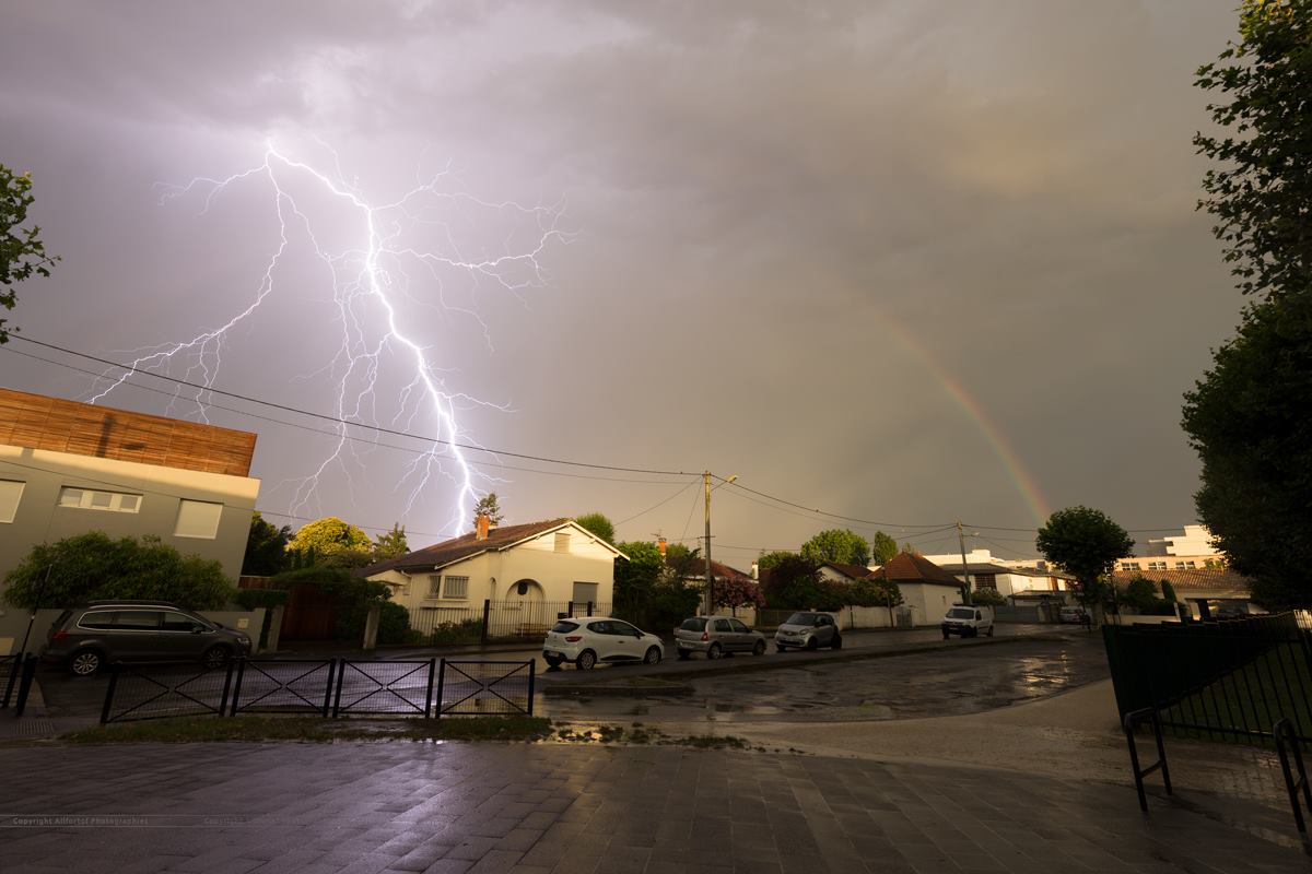 Orage matinal sur Bordeaux (33). - 08/07/2017 07:00 - Christophe CORREY