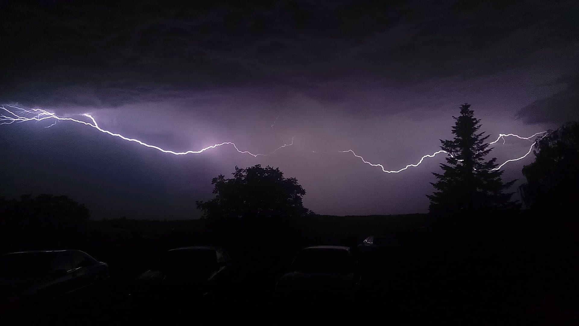 deux arcs électrique s'attirent dans le ciel de Gironde. - 08/06/2017 21:30 - Quentin LIESSI