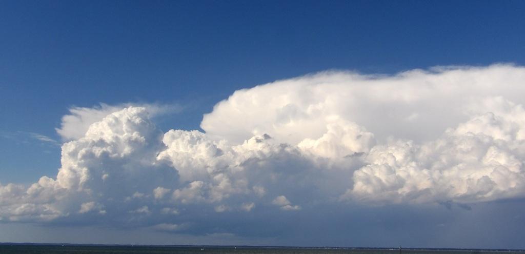 Cellule orageuse sur le Médoc, vue du Bassin d'arcachon - 10/05/2017 17:10 - Mathieu TAILLADE