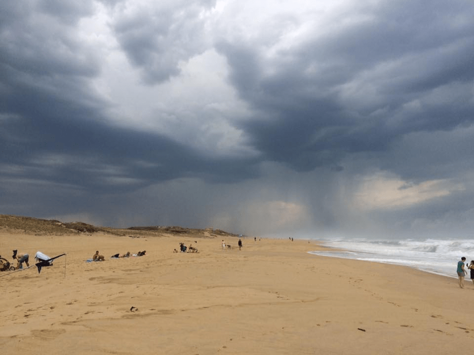 Arrivée de l'orage avec rafales à 95 km/h à Messanges dans les Landes. - 13/09/2016 19:00 - Charlotte LIAUD