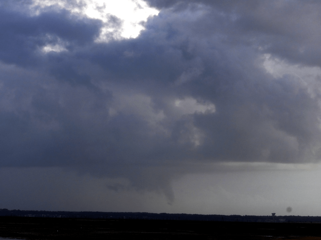 Tuba probable sur le nord du Bassin d'Arcachon (visible quelques minutes) - 14/09/2016 11:12 - Mathieu TAILLADE